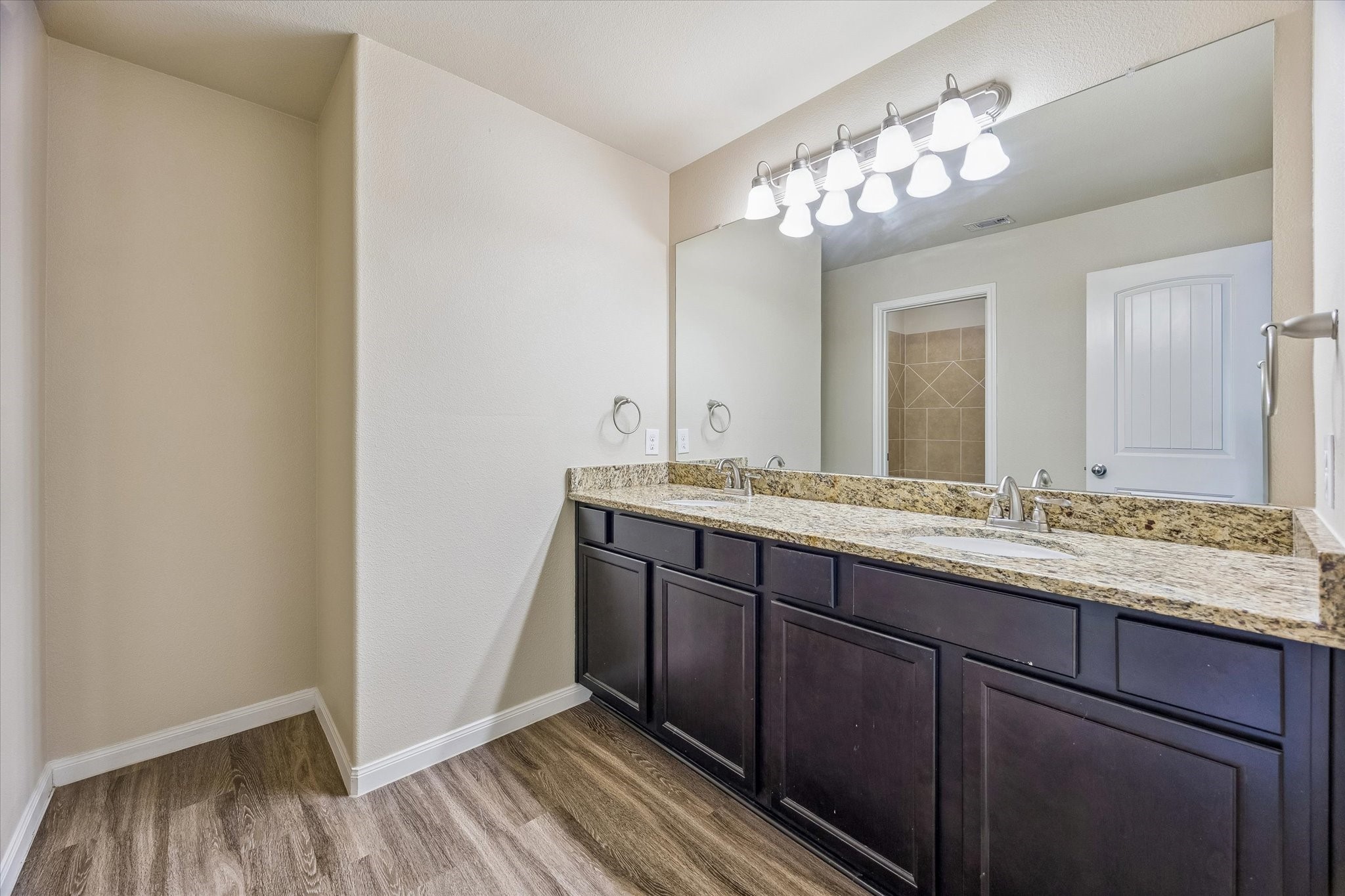 Upstairs full bathroom #1
