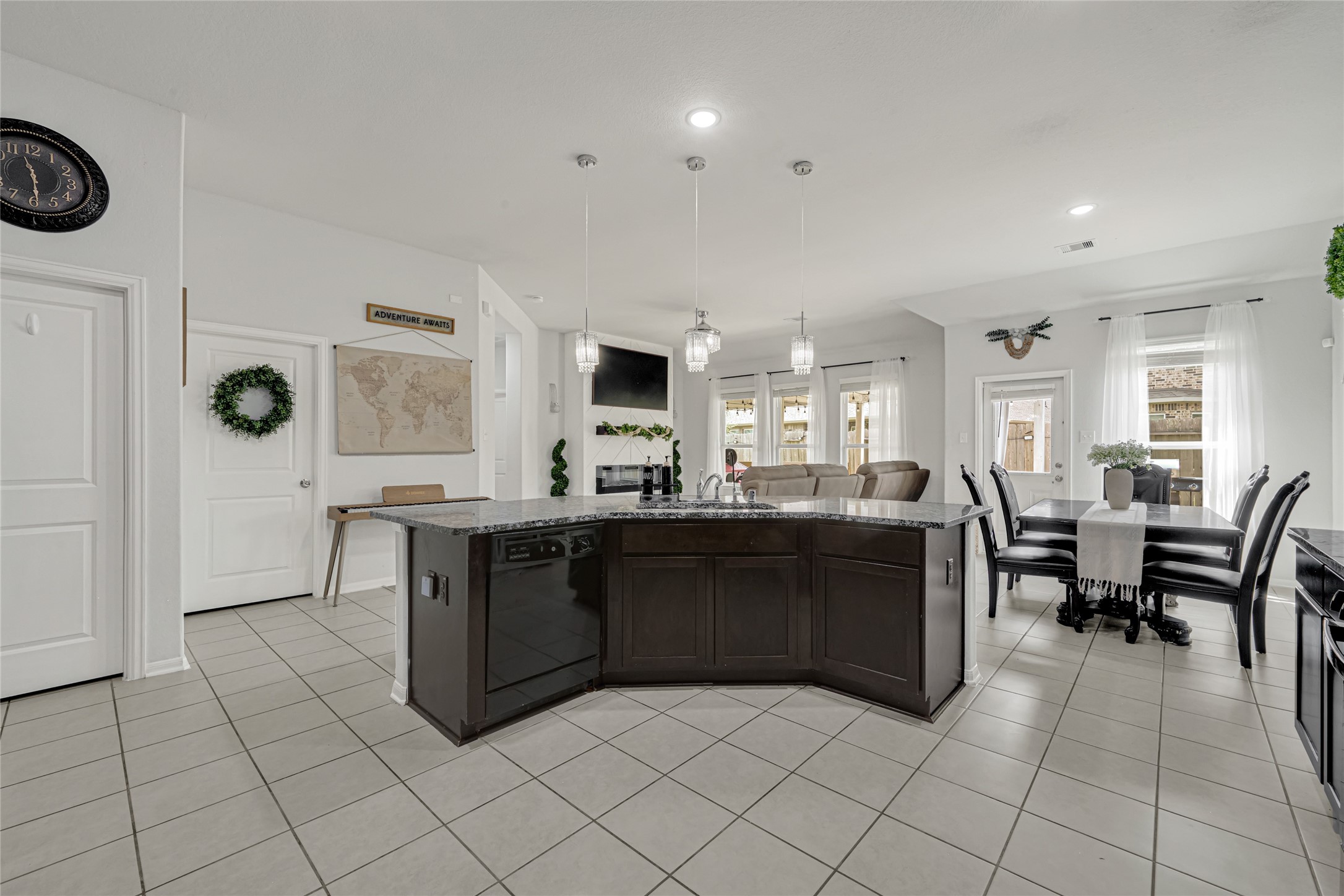 302 Vineyard Court, Alvin, TX 77511 302 Vineyard Court, Alvin, TX 77511