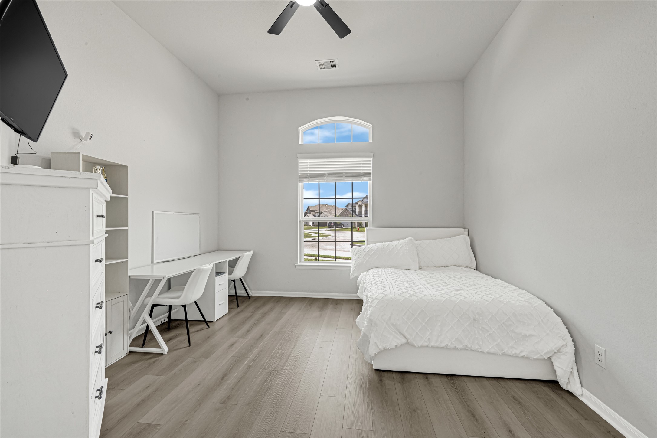302 Vineyard Court, Alvin, TX 77511