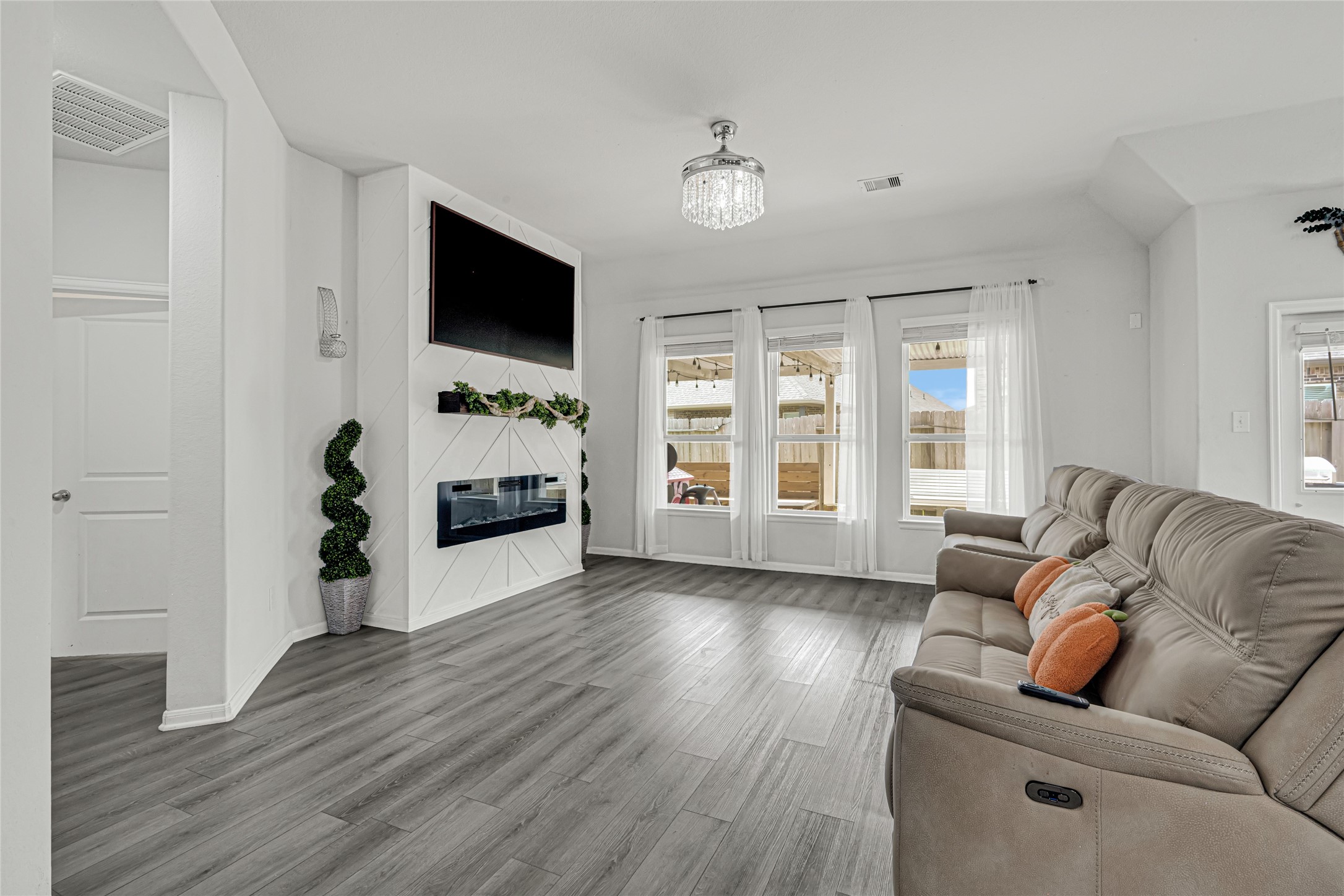302 Vineyard Court, Alvin, TX 77511 302 Vineyard Court, Alvin, TX 77511