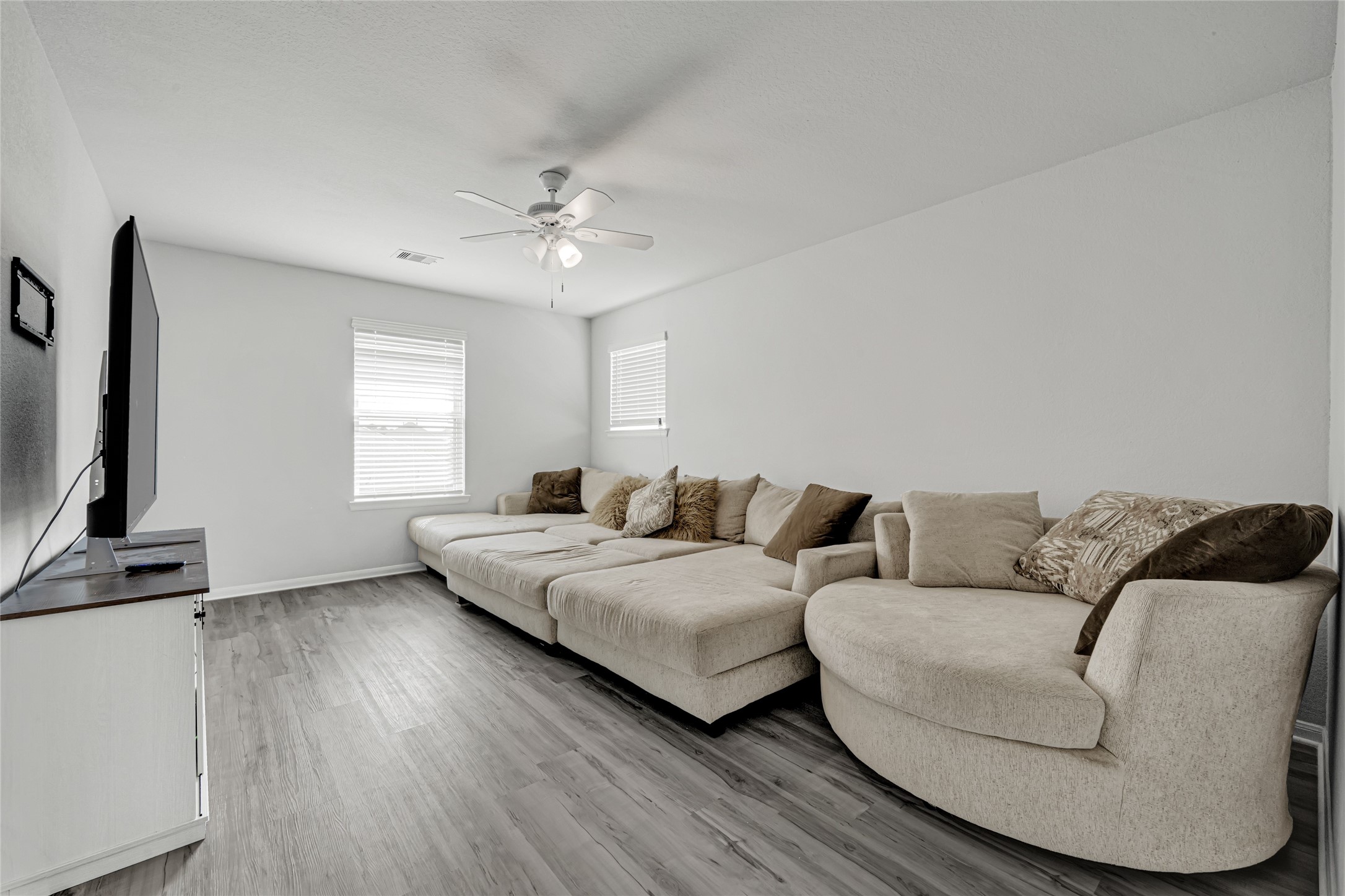 302 Vineyard Court, Alvin, TX 77511