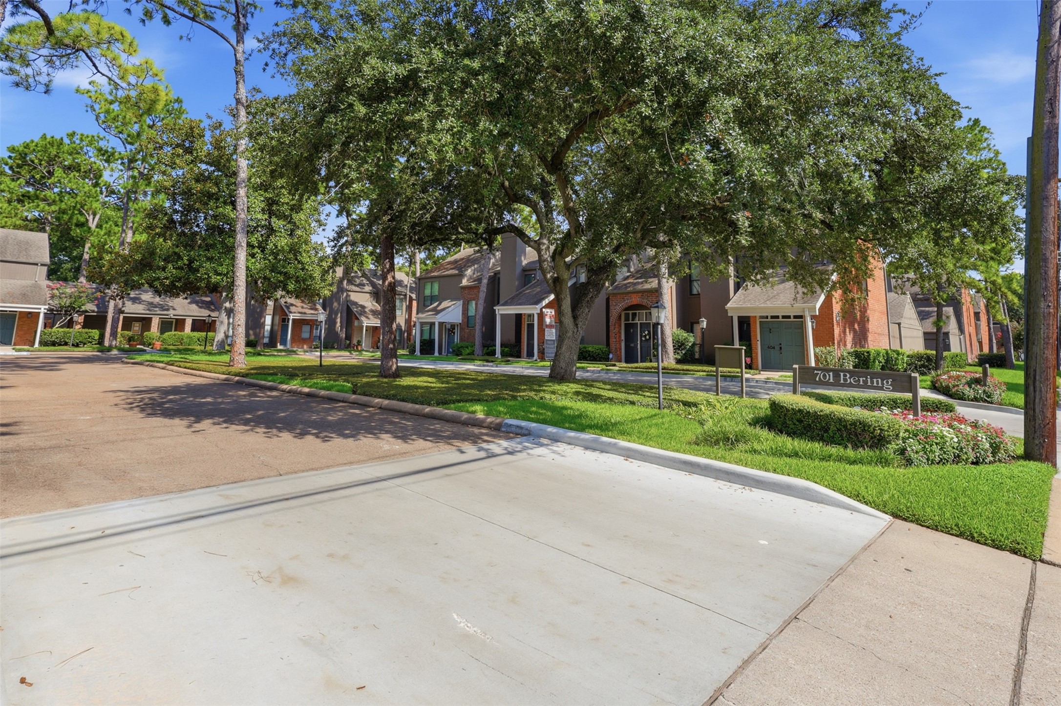 701 Bering Drive, #102, Houston, TX 77057