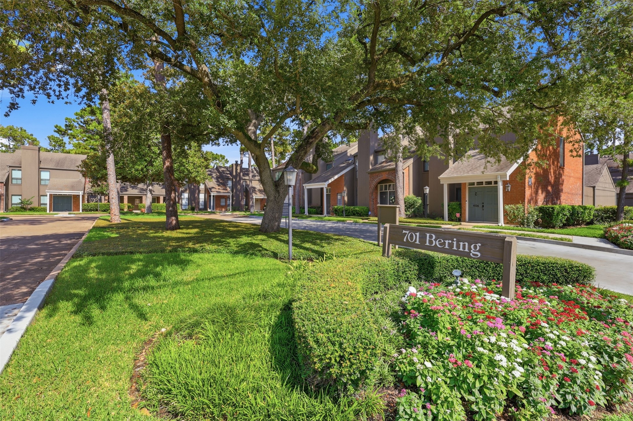 701 Bering Drive, #102, Houston, TX 77057