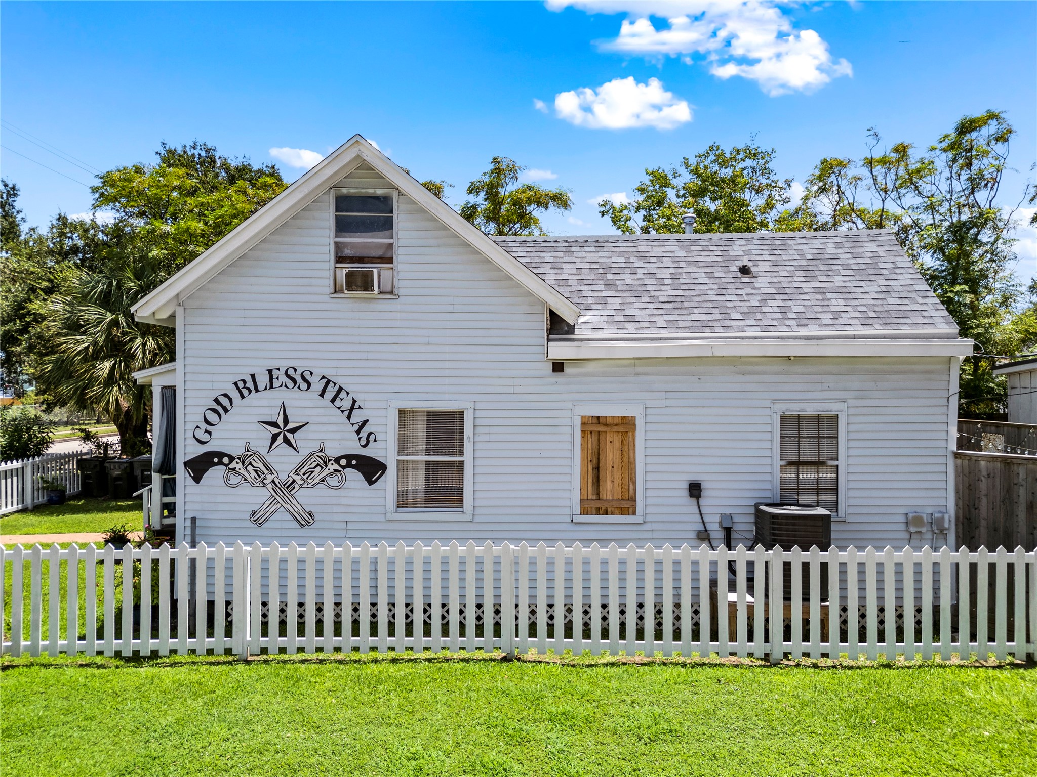 3327 Ursuline Street, Galveston, TX 77550