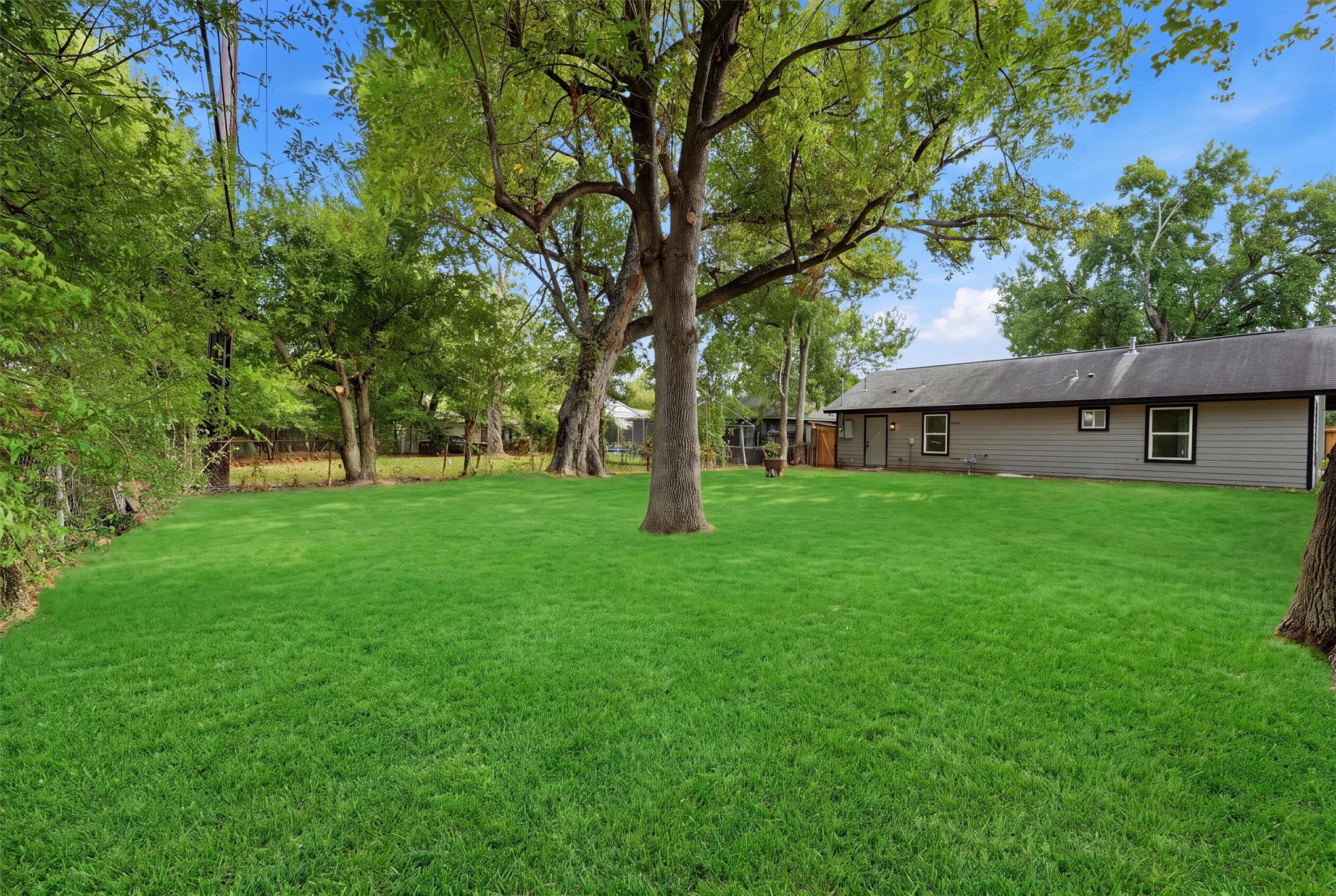7802 Darnay Drive, Houston, TX 77033 7802 Darnay Drive, Houston, TX 77033