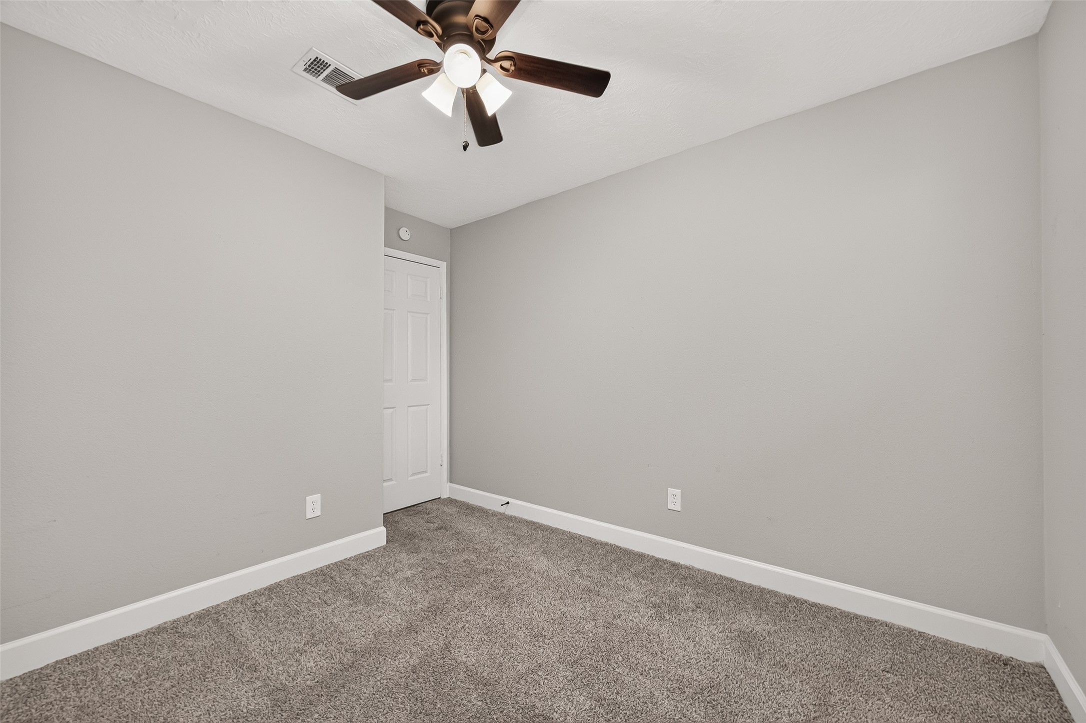 8 N Brook Pebble Court, The Woodlands, TX 77380