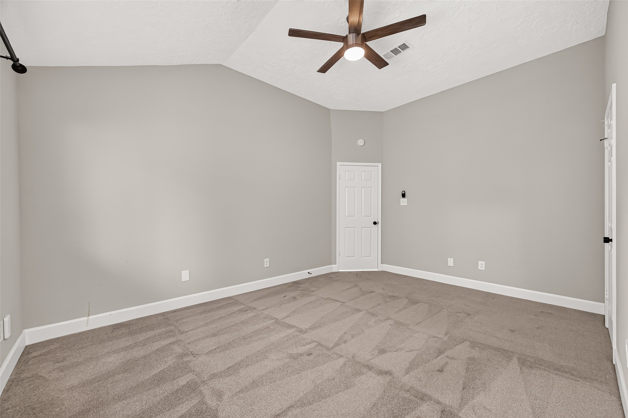 8 N Brook Pebble Court, The Woodlands, TX 77380