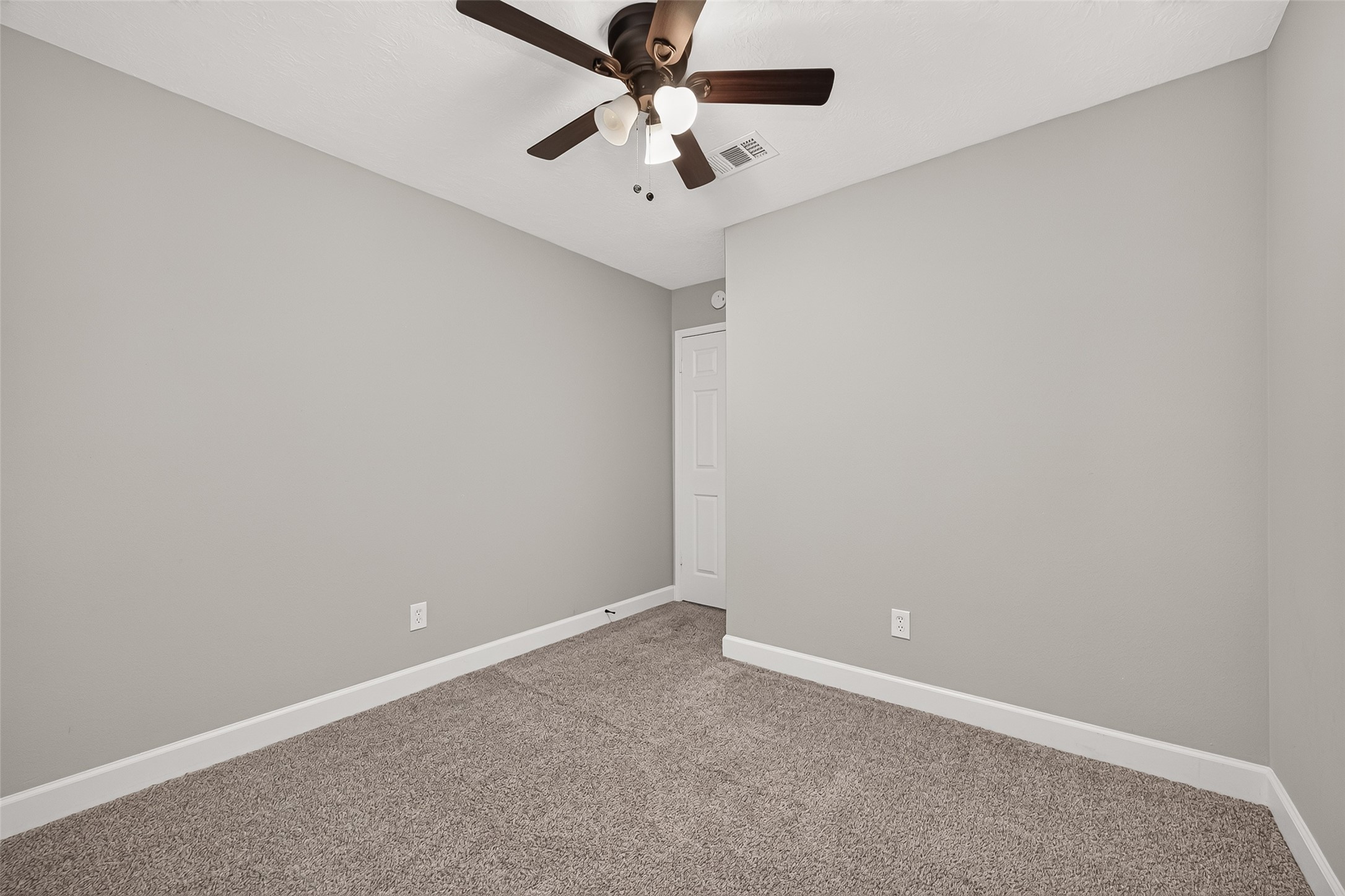 8 N Brook Pebble Court, The Woodlands, TX 77380