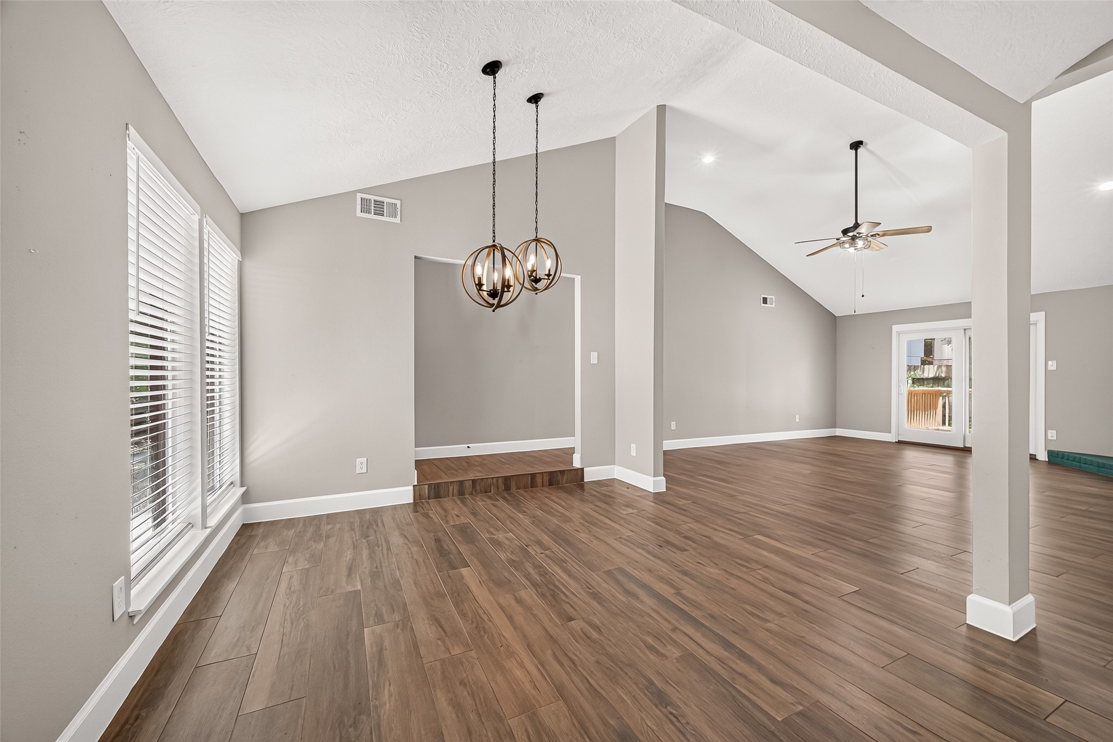 8 N Brook Pebble Court, The Woodlands, TX 77380