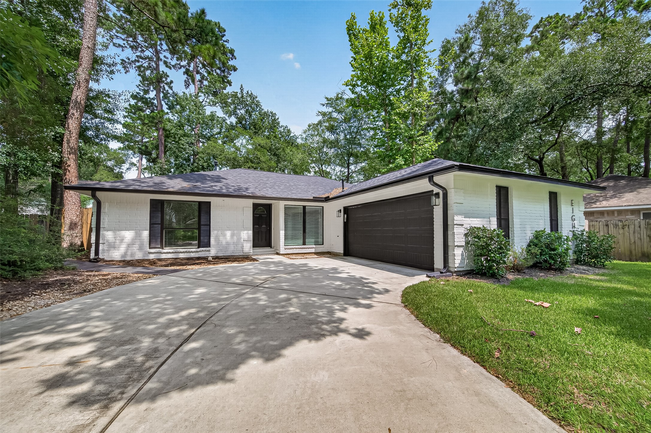 8 N Brook Pebble Court, The Woodlands, TX 77380