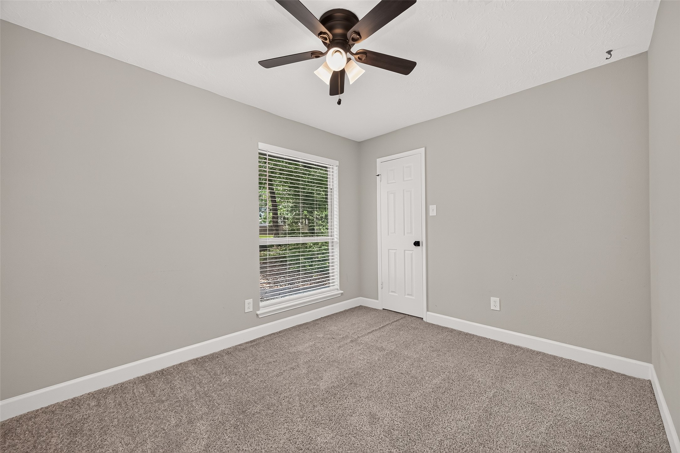 8 N Brook Pebble Court, The Woodlands, TX 77380