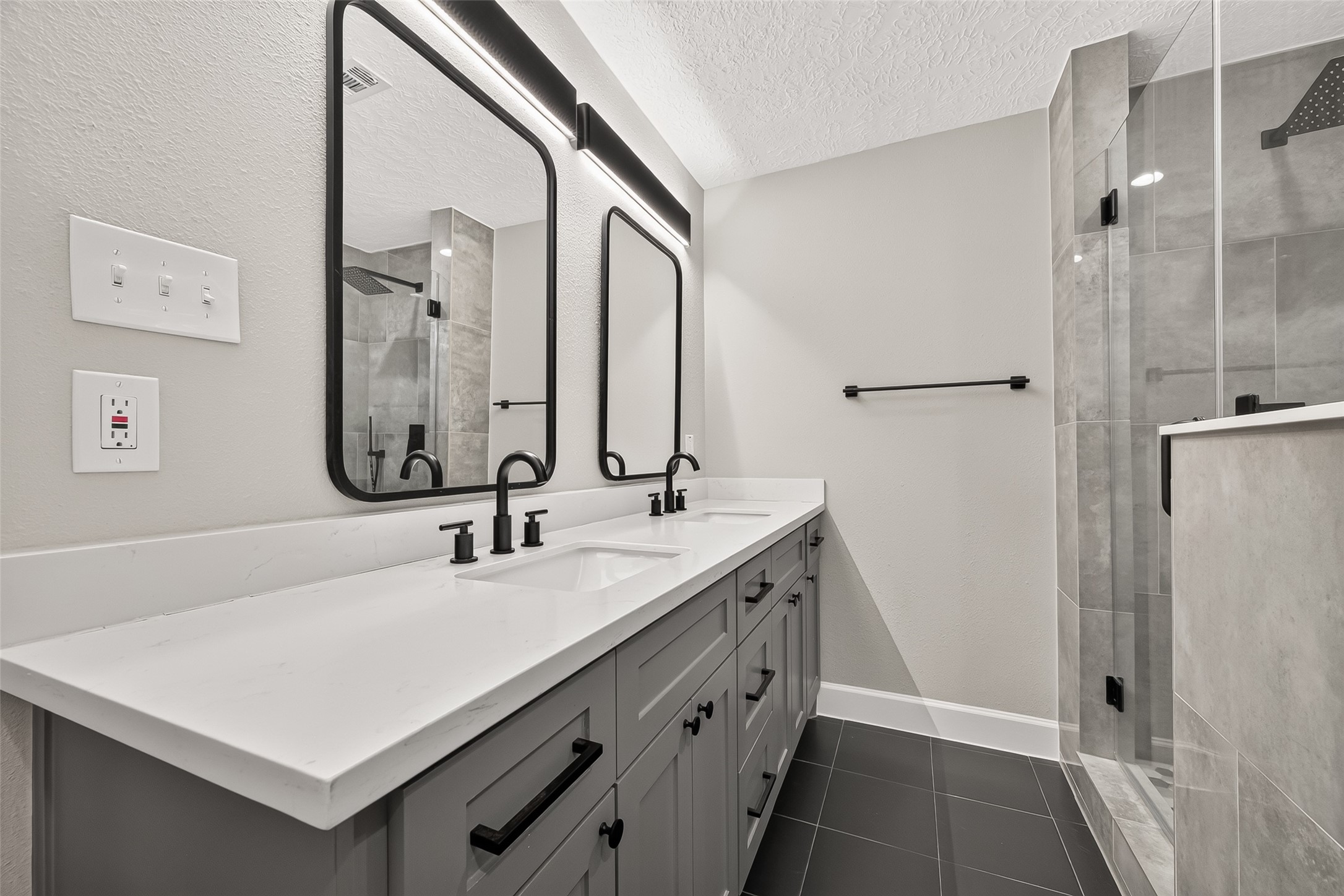 8 N Brook Pebble Court, The Woodlands, TX 77380