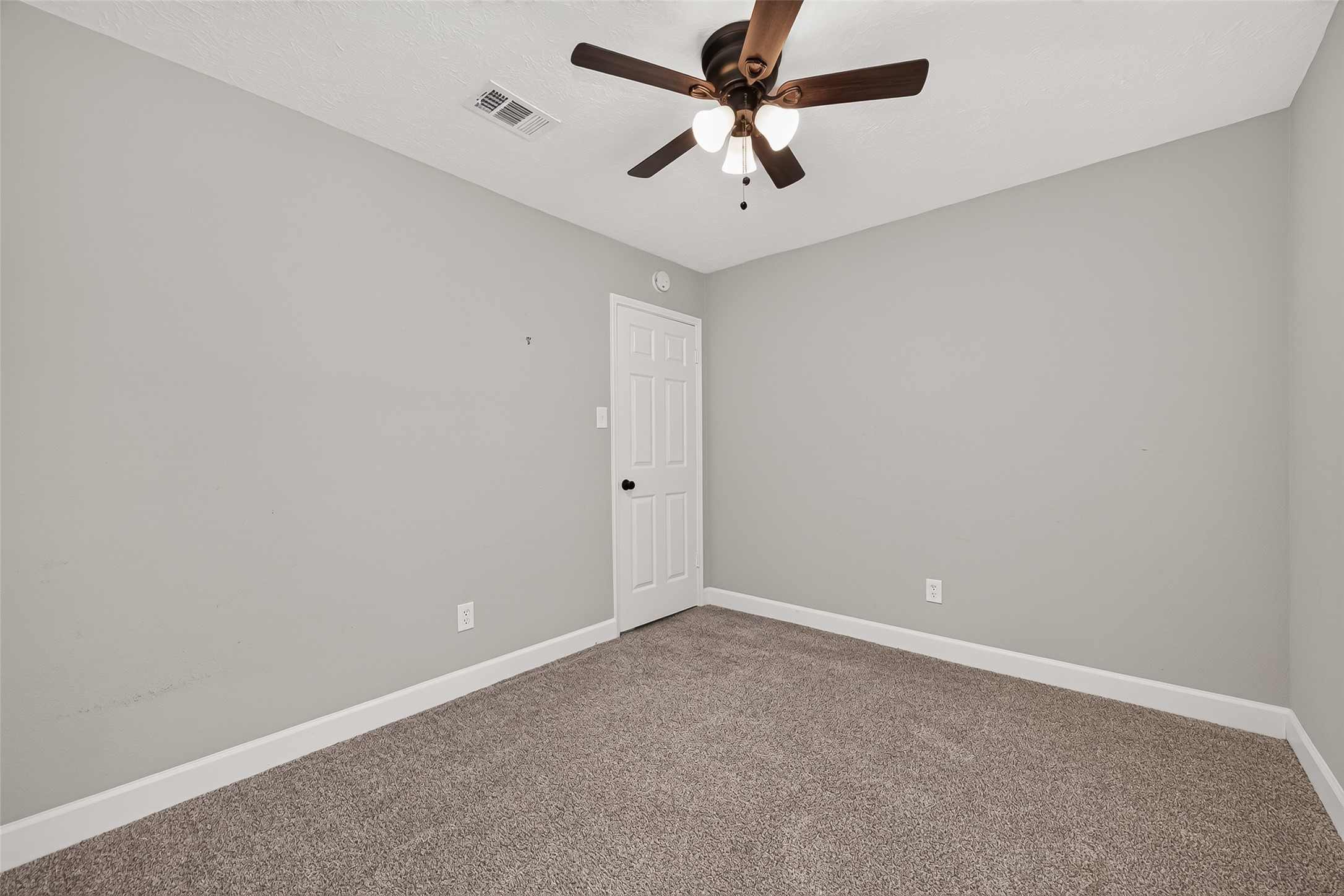 8 N Brook Pebble Court, The Woodlands, TX 77380