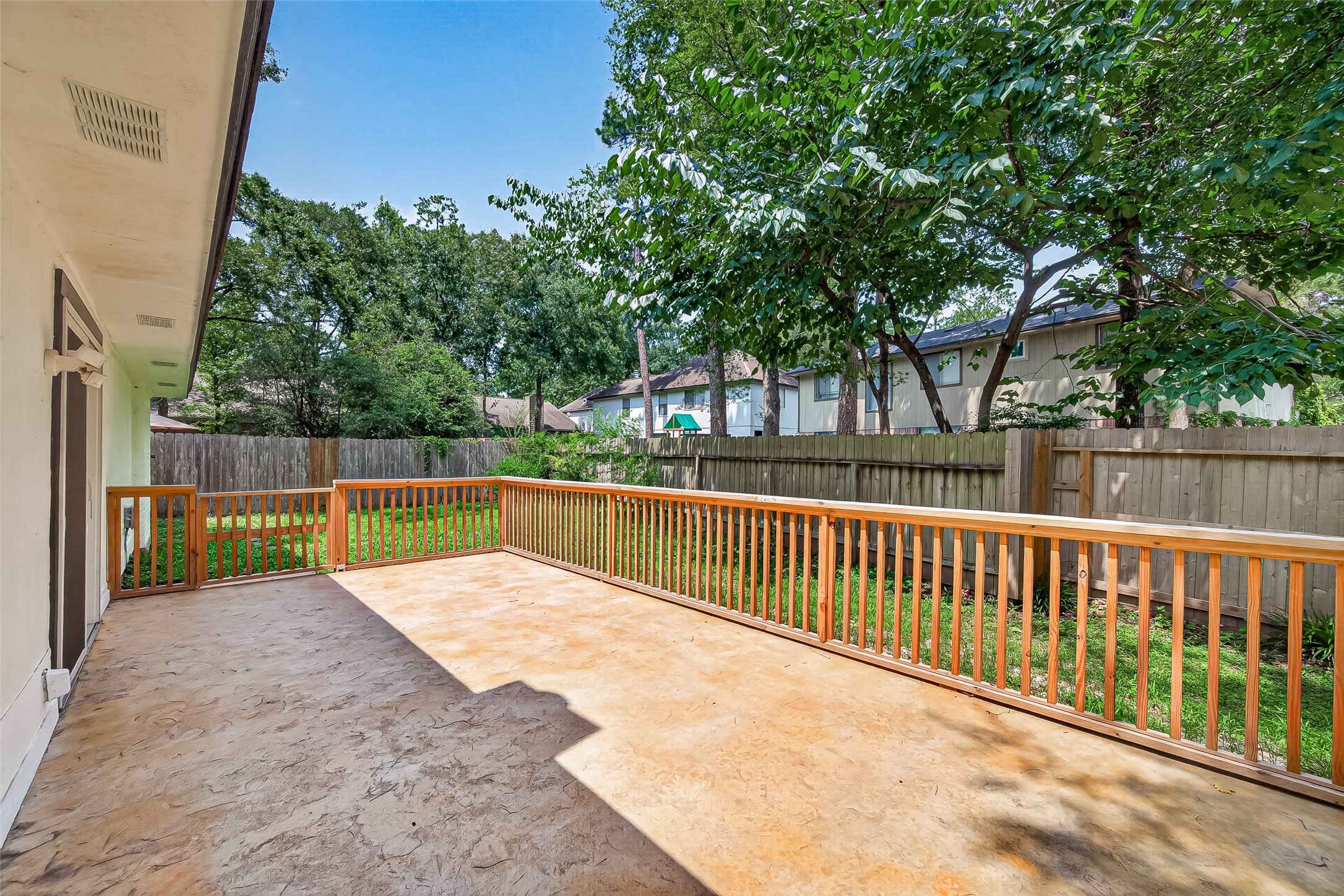 8 N Brook Pebble Court, The Woodlands, TX 77380