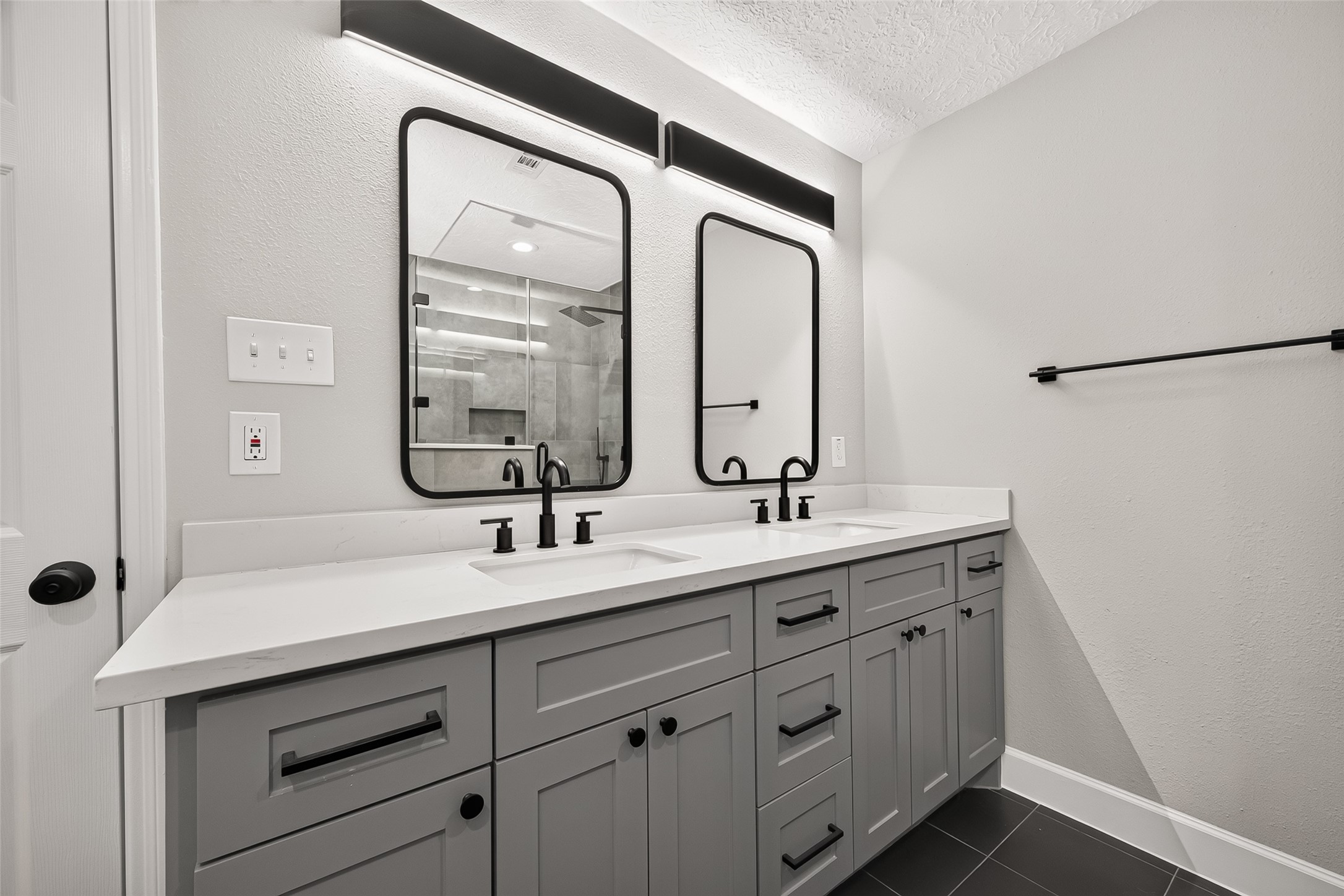 8 N Brook Pebble Court, The Woodlands, TX 77380