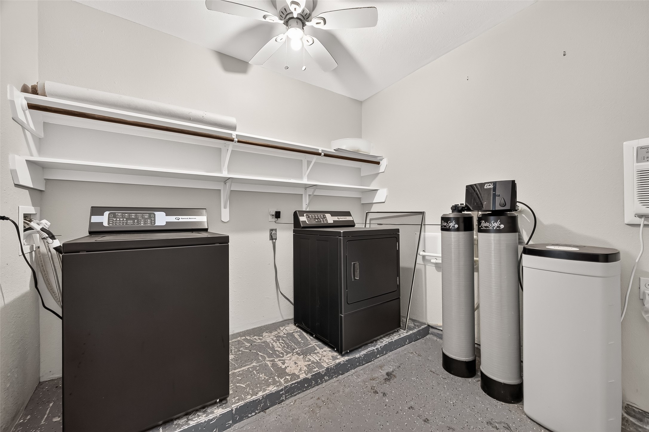 8 N Brook Pebble Court, The Woodlands, TX 77380