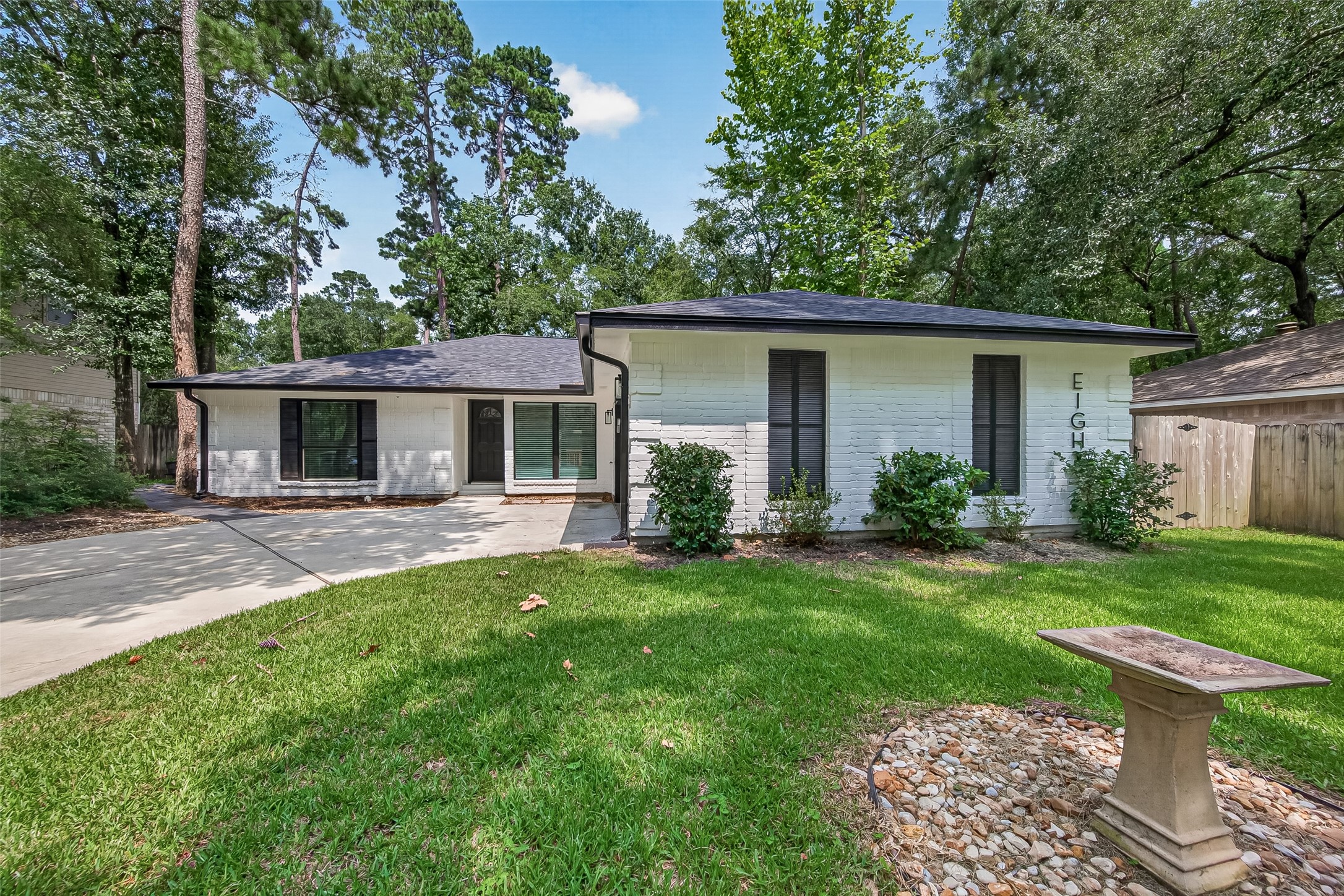 8 N Brook Pebble Court, The Woodlands, TX 77380
