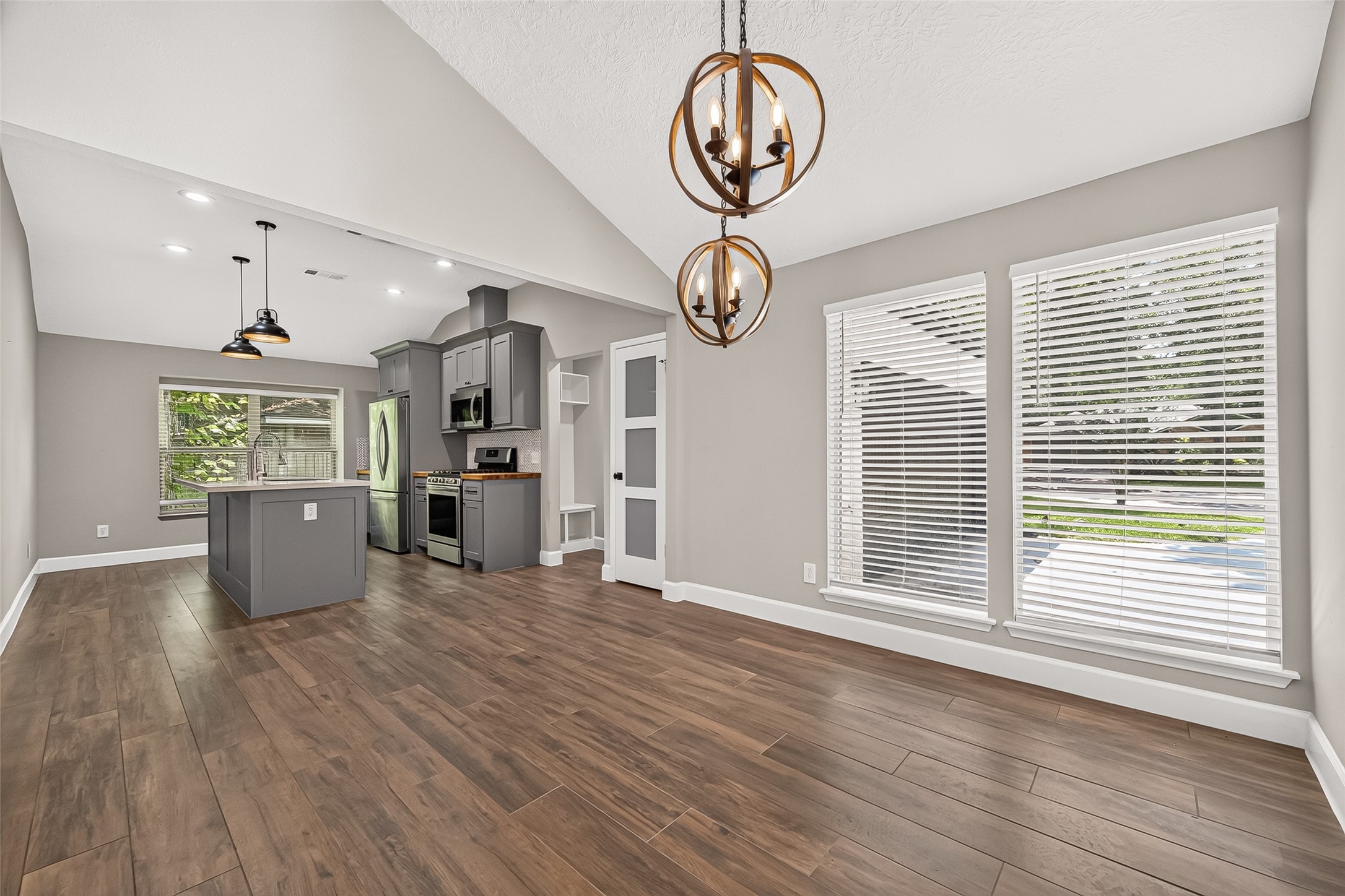 8 N Brook Pebble Court, The Woodlands, TX 77380
