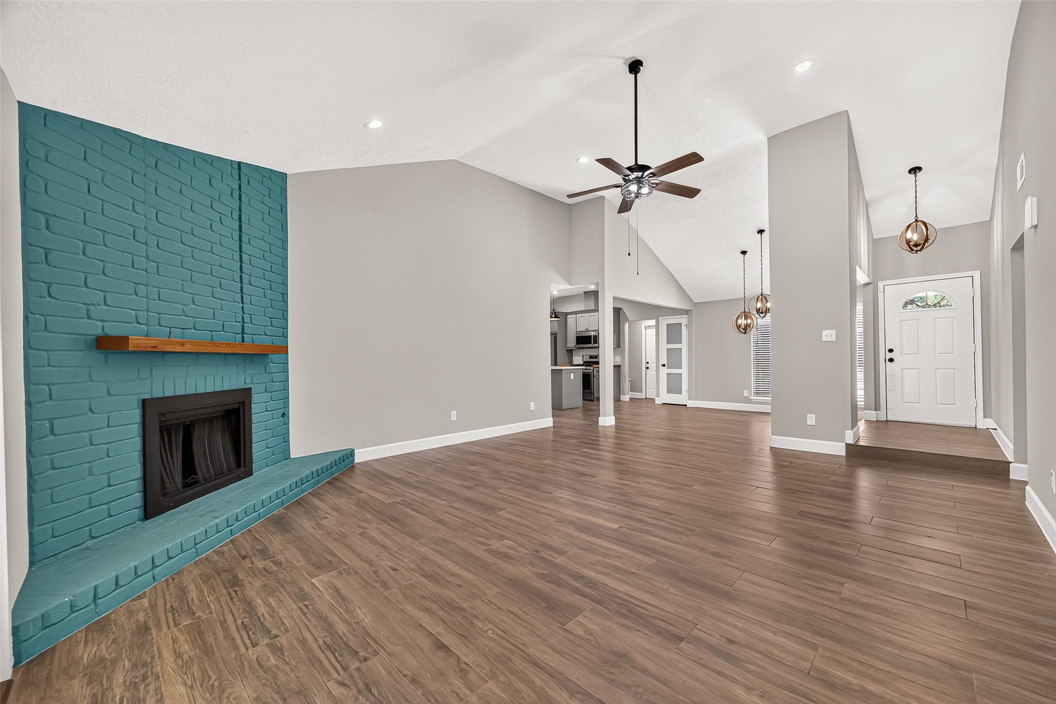 8 N Brook Pebble Court, The Woodlands, TX 77380