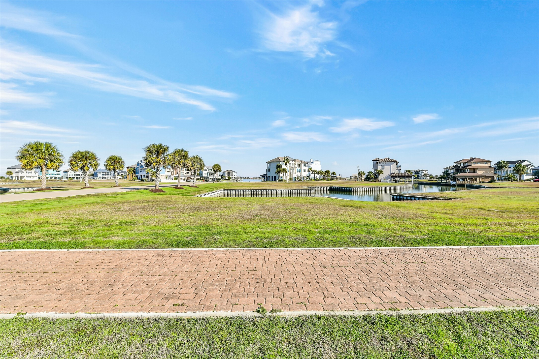 30 Long Key, Hitchcock, TX 77563