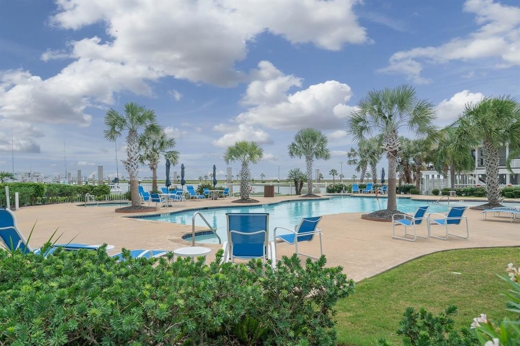 30 Long Key, Hitchcock, TX 77563