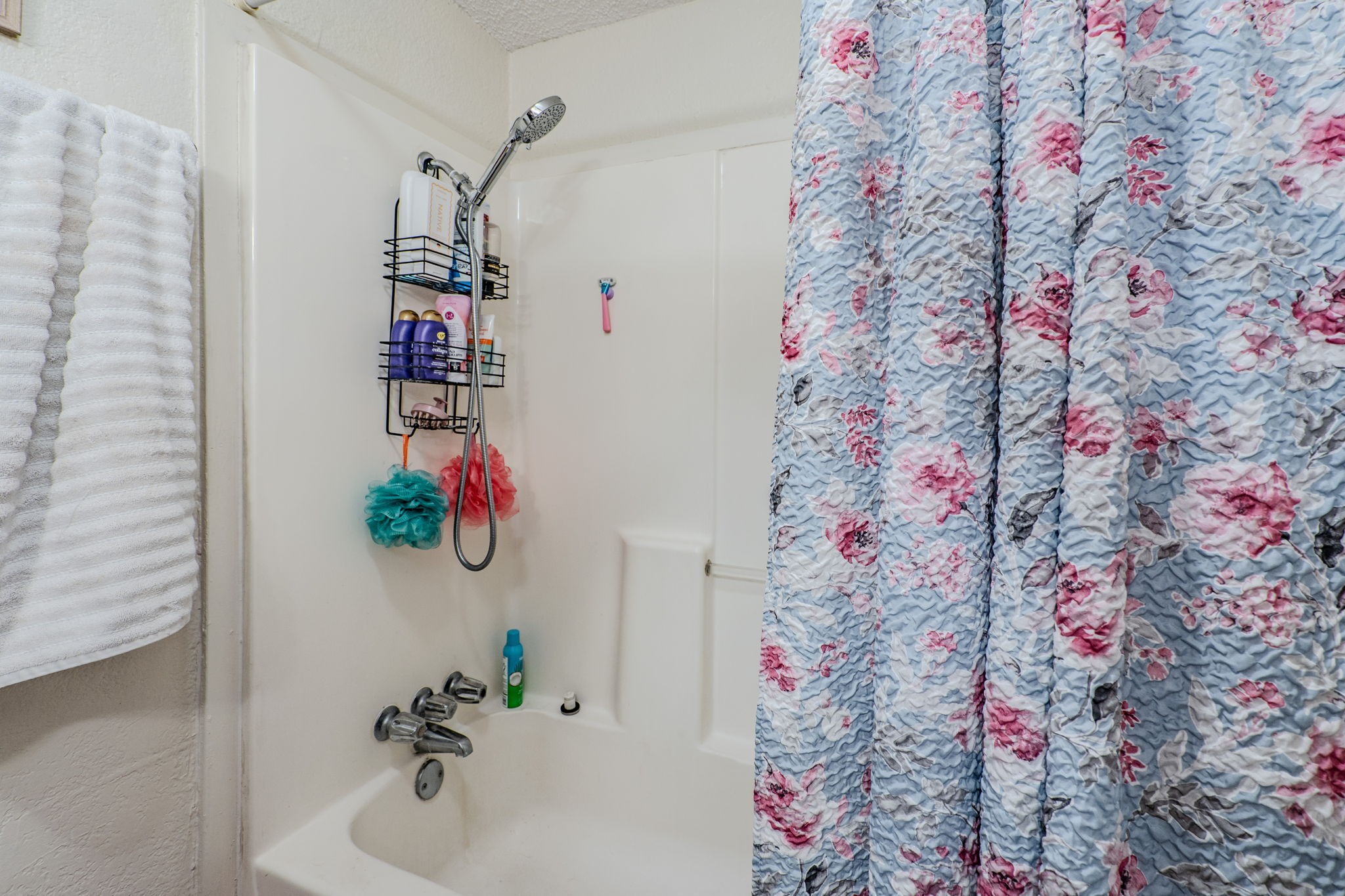 414 Jackson Avenue, Bacliff, TX 77518