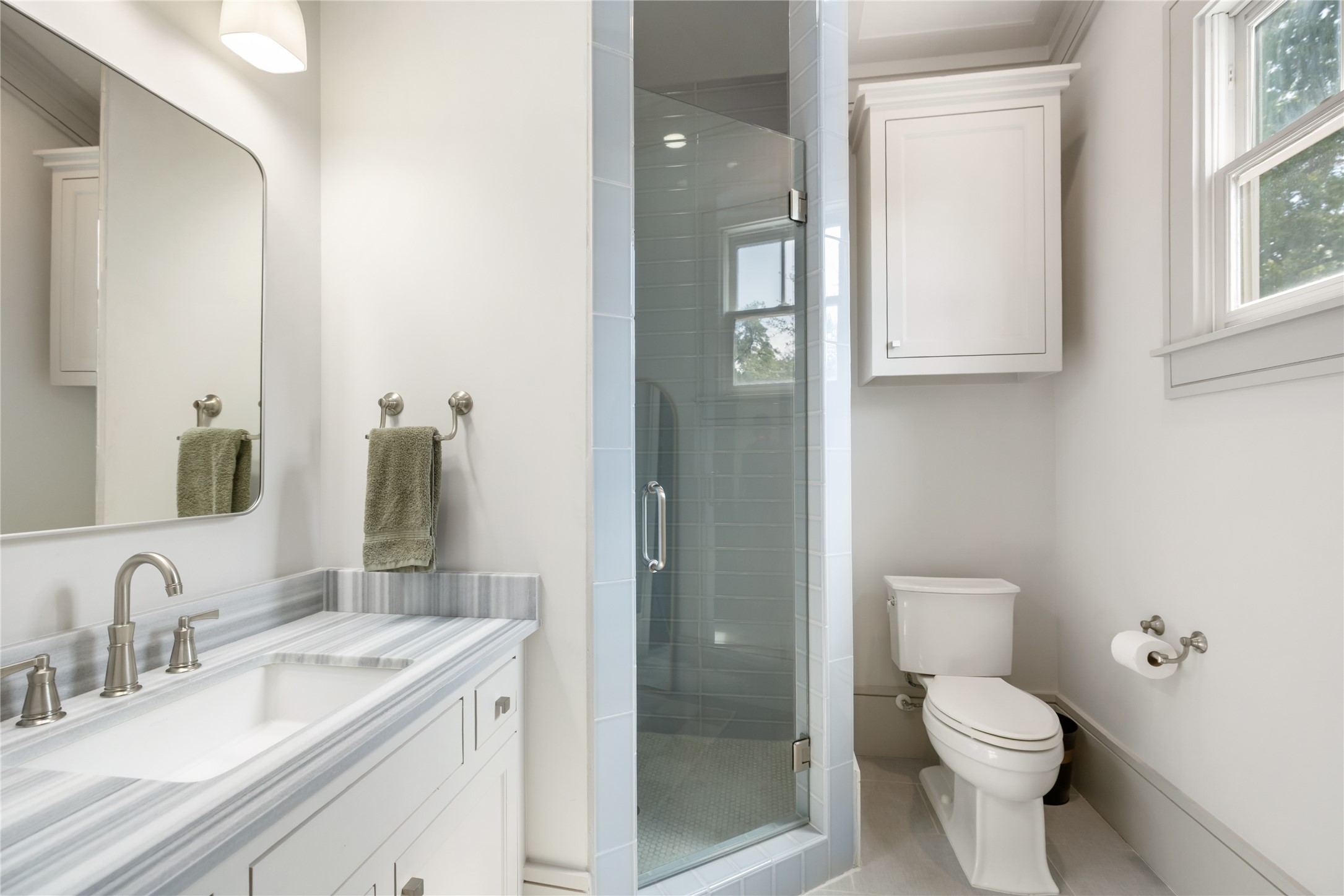 The en-suite guest bathroom