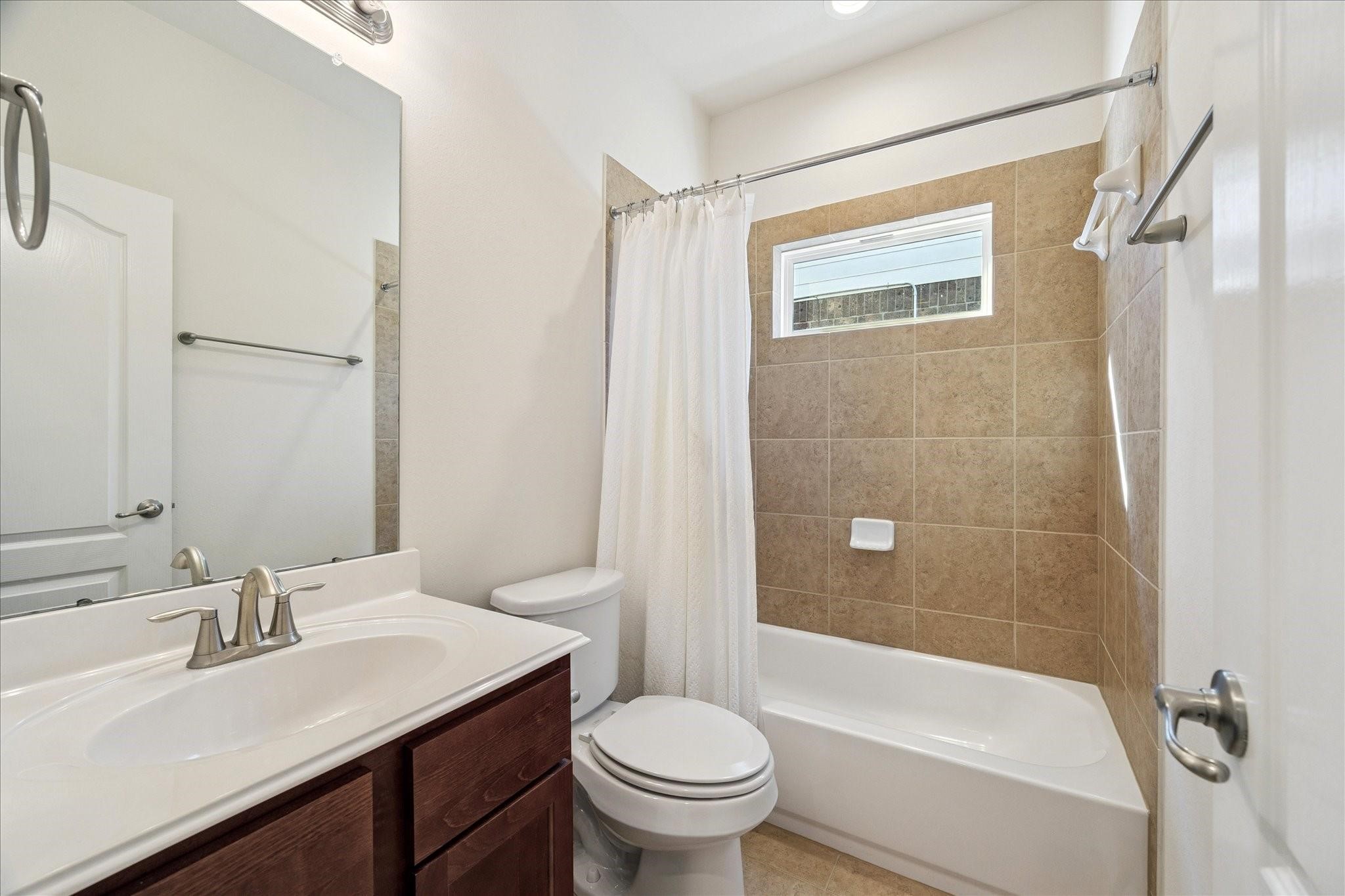 205 Brookwood Park Lane, Dickinson, TX 77539