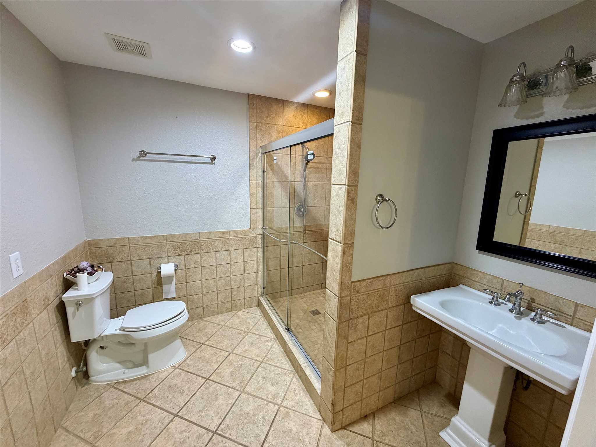 6315 S Wintersage Lane, Houston, TX 77066