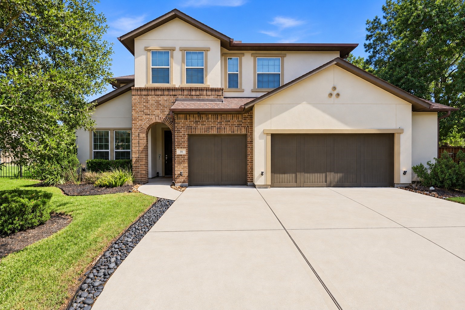 Gracepoint Place is located in the desirable community of Woodlands Creekside Park.