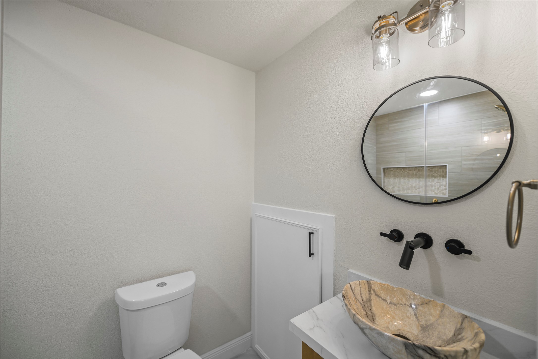4th bathroom - 2nd floor