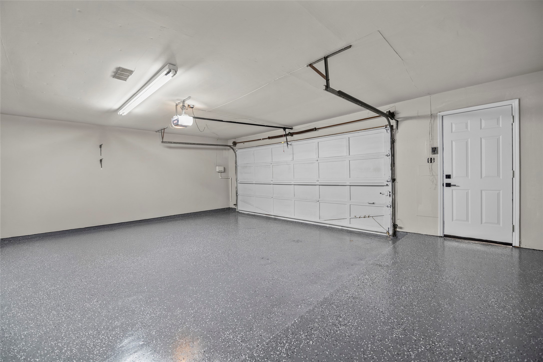 New epoxy floors in Garage