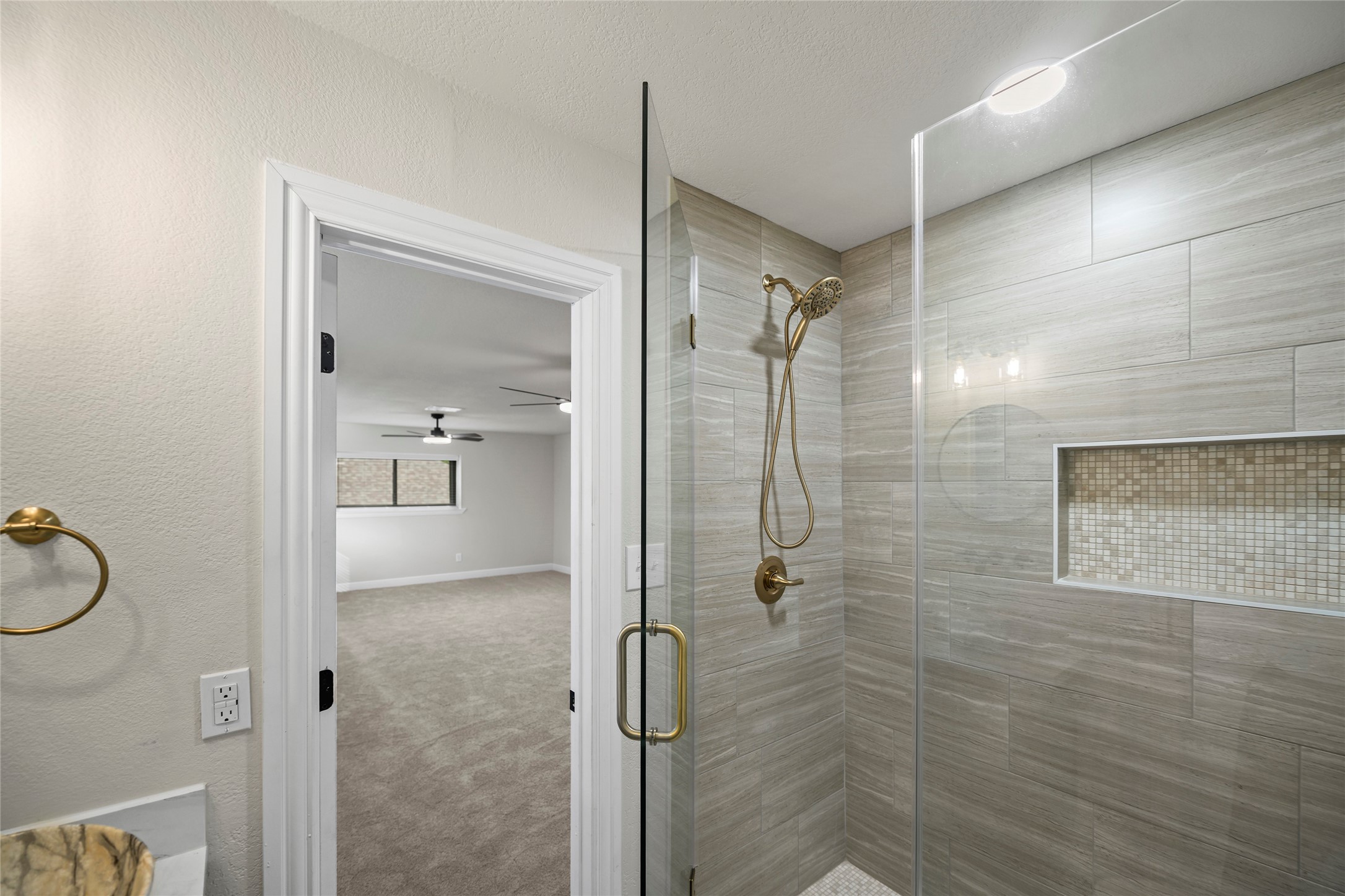 4th bathroom - 2nd floor