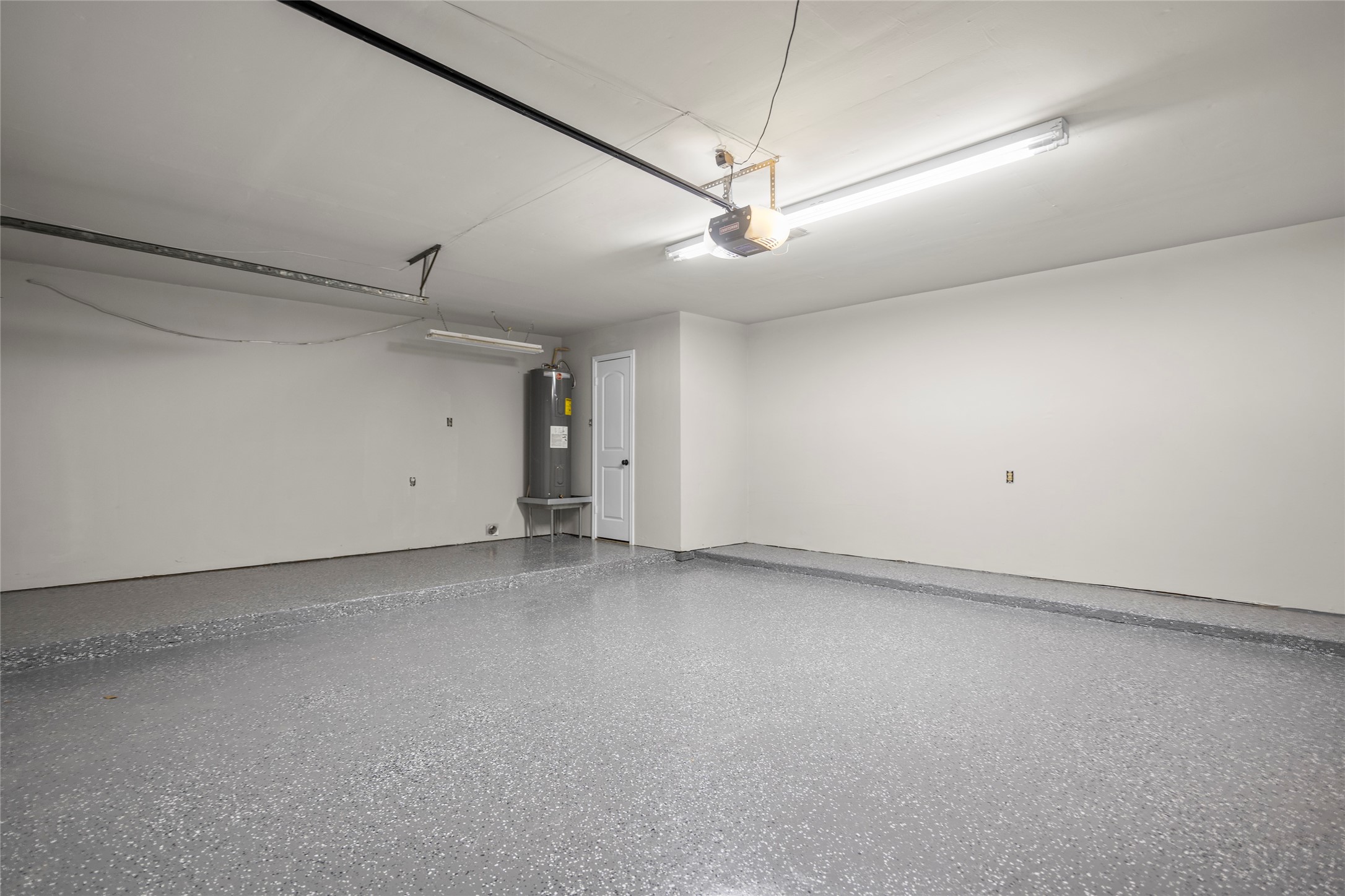 New epoxy floors in Garage