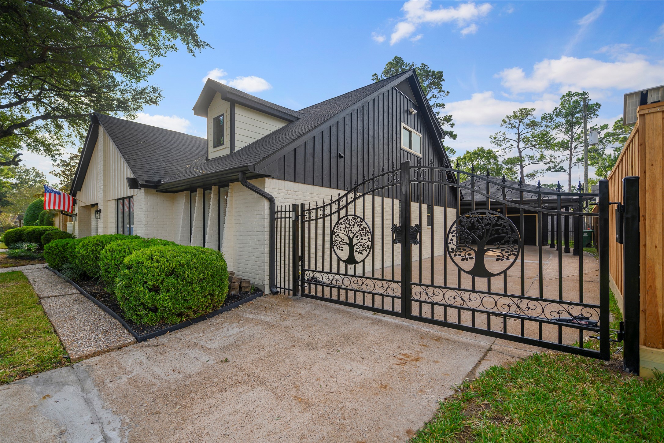 1123 Candlelight Lane, Houston, TX 77018