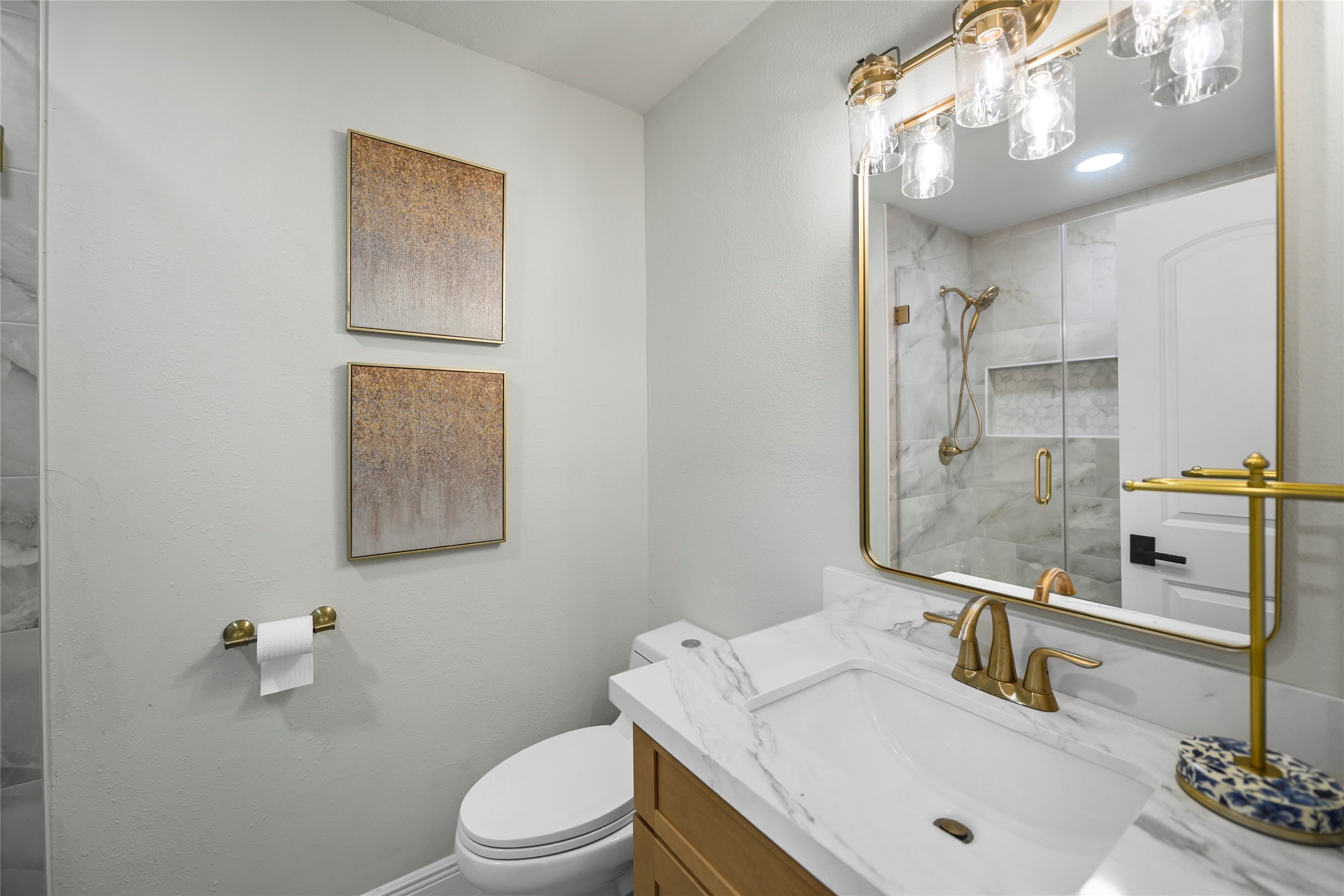 Secondary Bathroom - 1st floor