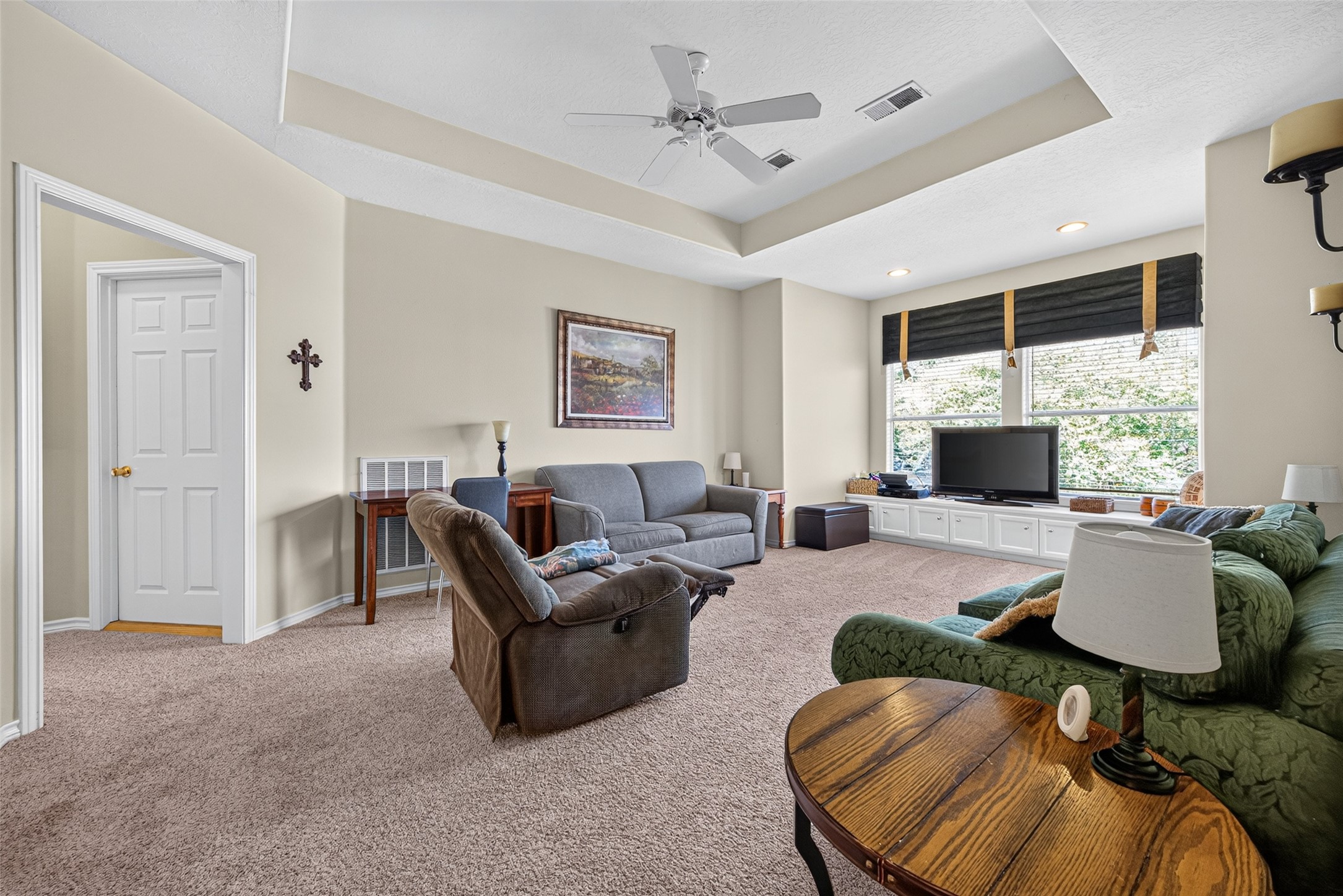 The large space upstairs is ideal for using as a game room, playroom, homeschool space or crafting room.