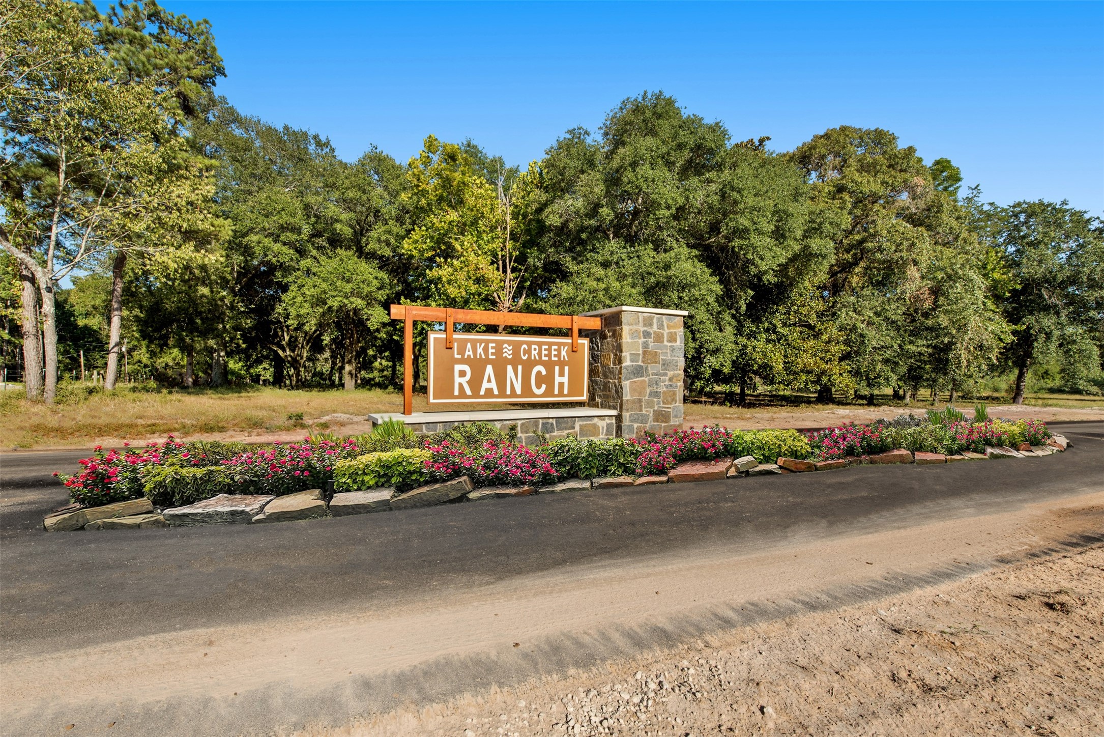 18200 Woodstream Crossing Road, Montgomery, TX 77316 18200 Woodstream Crossing Road, Montgomery, TX 77316
