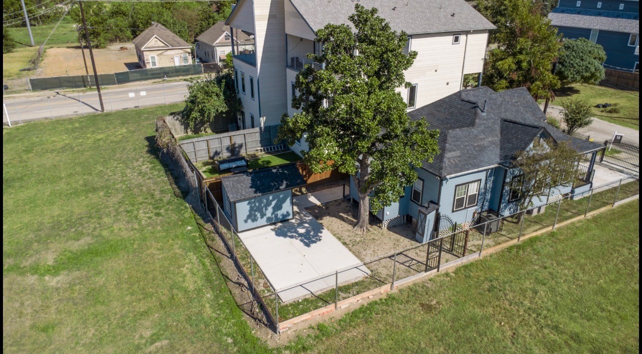 This home is gated with plenty of yard space. Pups allowed!