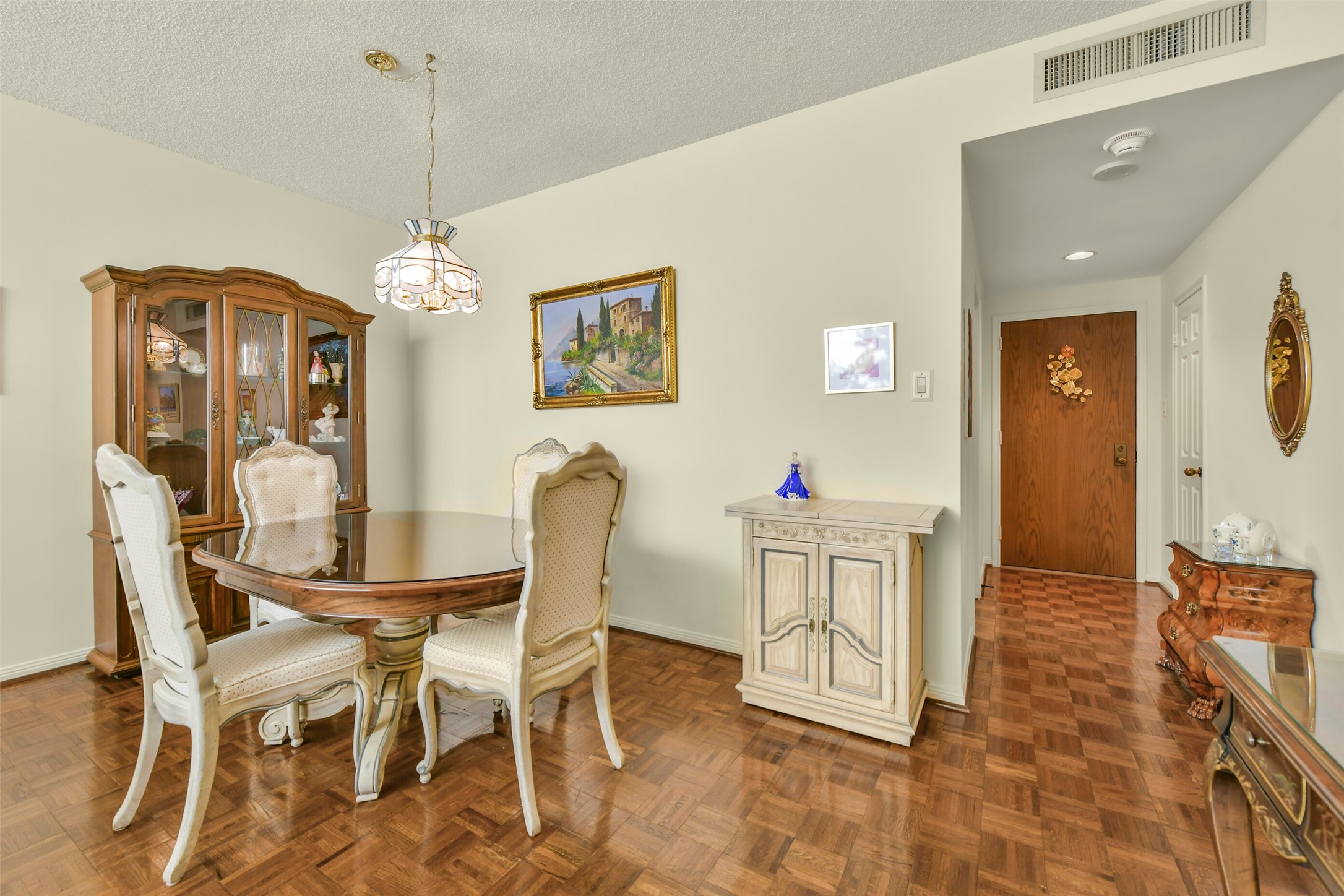 The spacious floorplan has plenty of room for the lovely dining area. The spacious floorplan has plenty of room for the lovely dining area.