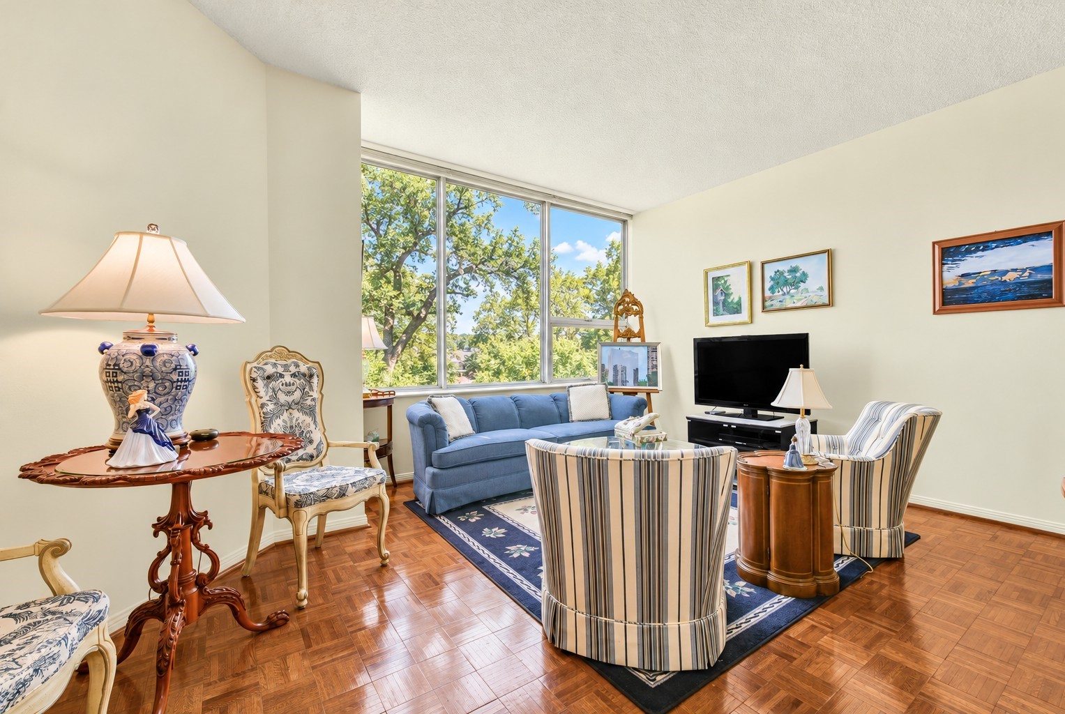 Tree top views frame the living /dining  area which accommodates several seating areas.
