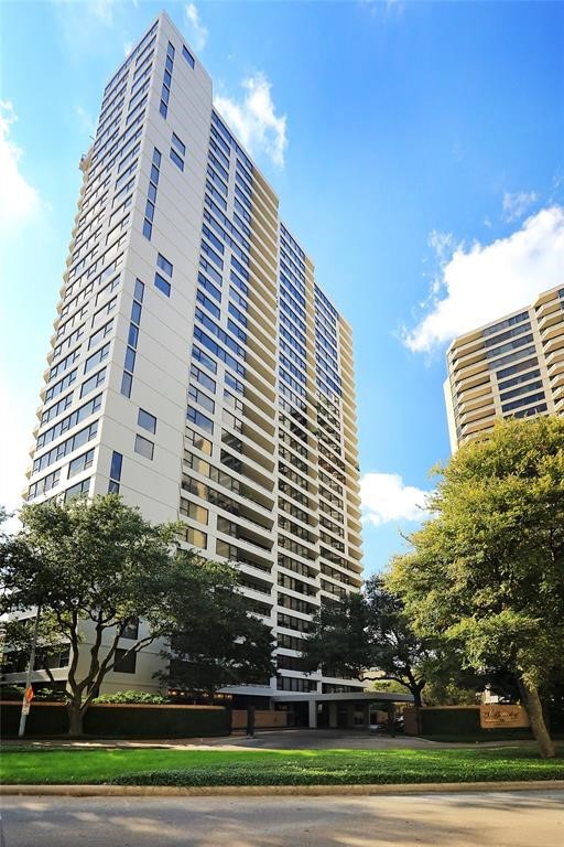15 Greenway 3B presents a great opportunity to enjoy all of the benefits at The Greenway