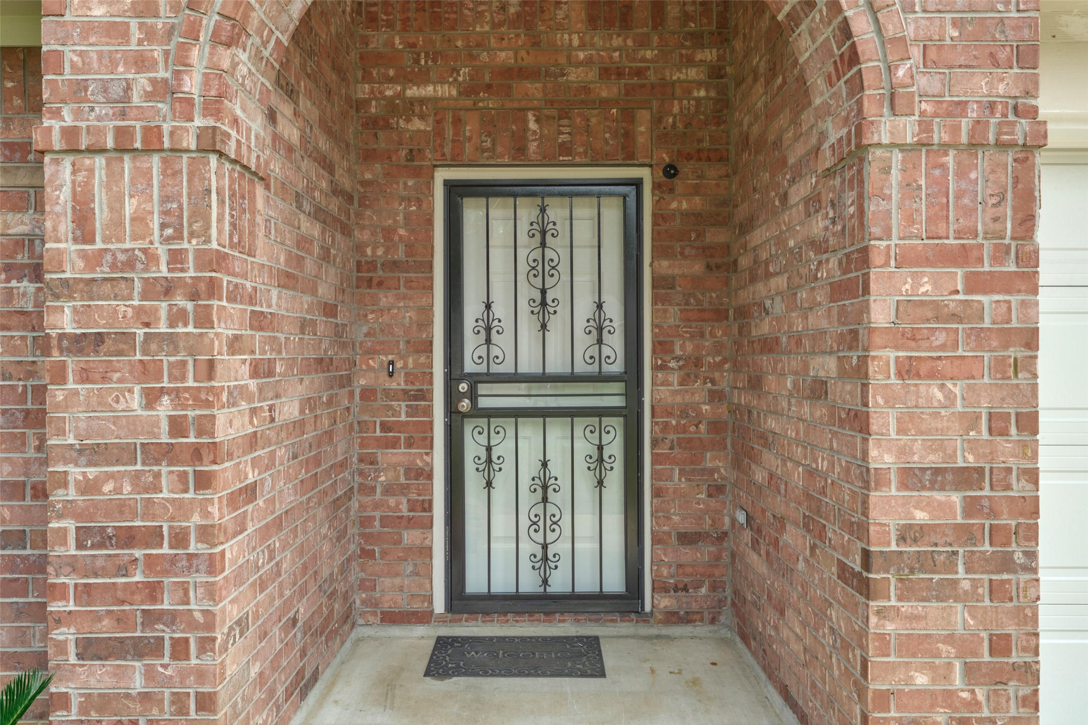 The front door has a glass screen door allowing for a full view of the front yard from inside the home and lets in light! The front door has a glass screen door allowing for a full view of the front yard from inside the home and lets in light!