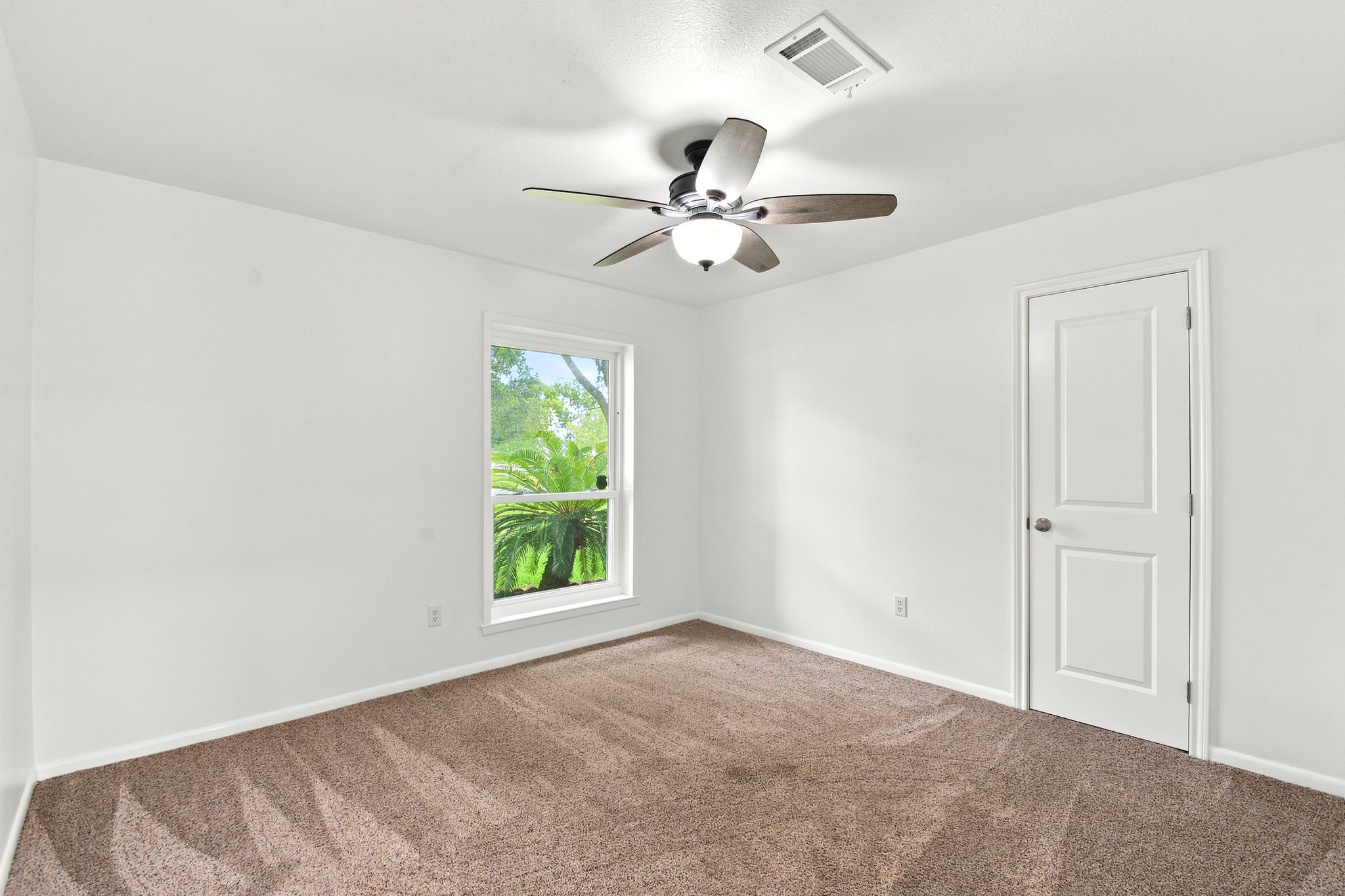 12211 3rd Street, Santa Fe, TX 77510