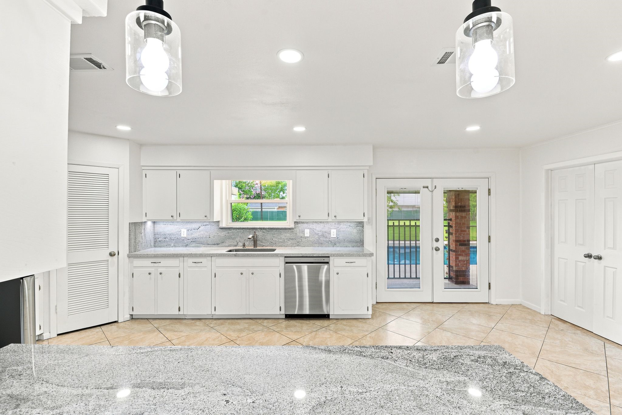 12211 3rd Street, Santa Fe, TX 77510