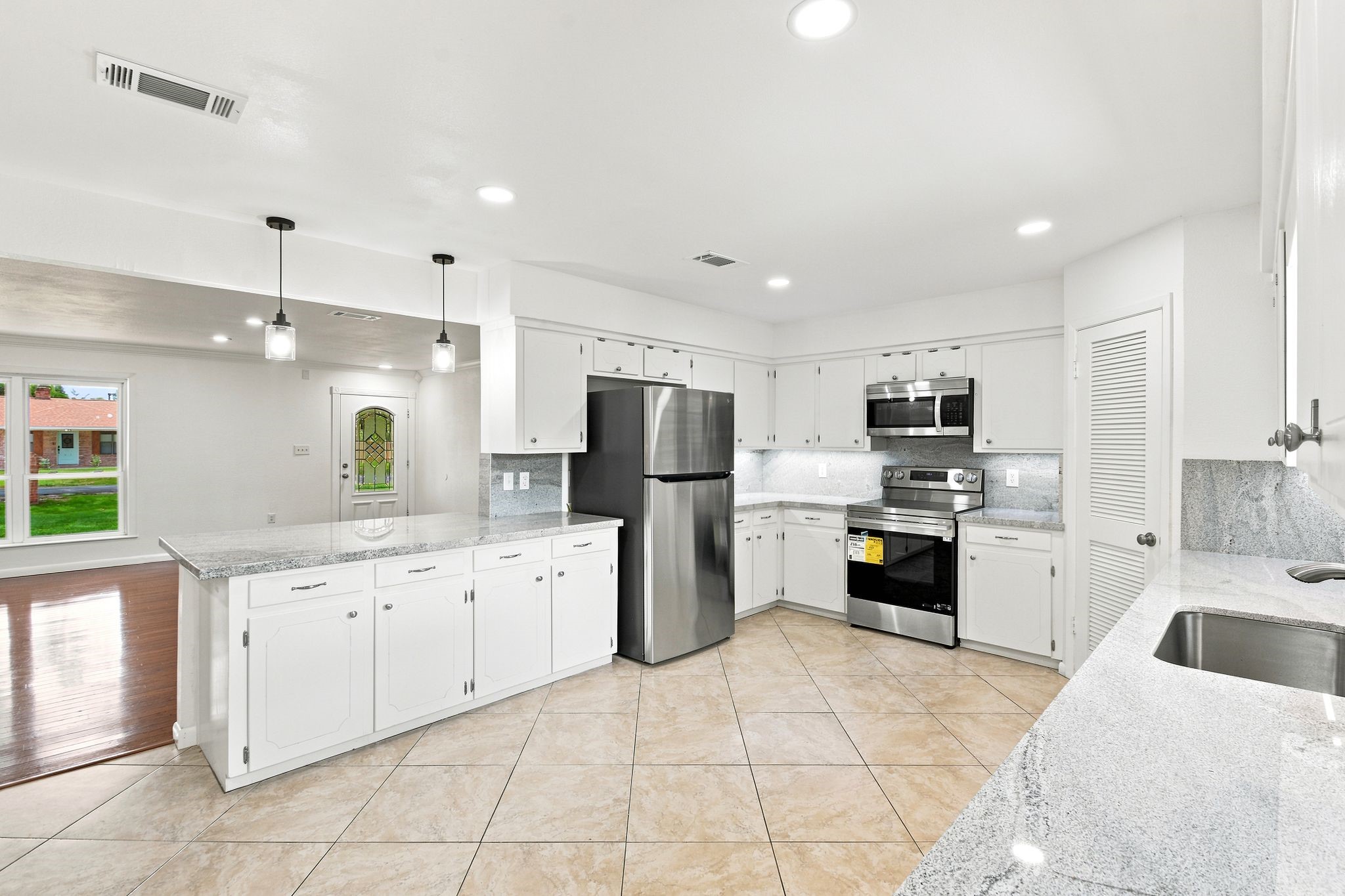 12211 3rd Street, Santa Fe, TX 77510