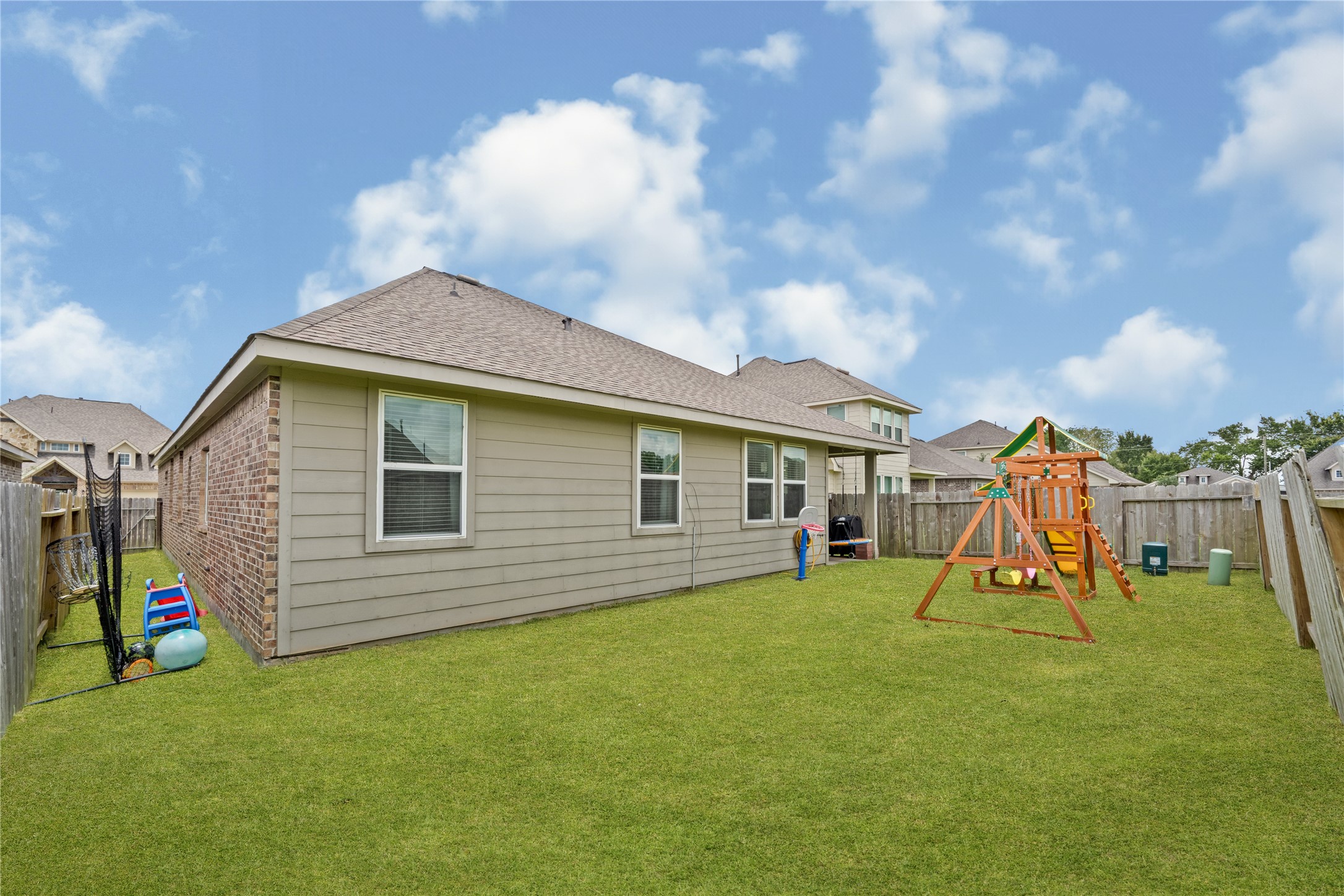 221 Gigi Place, Alvin, TX 77511