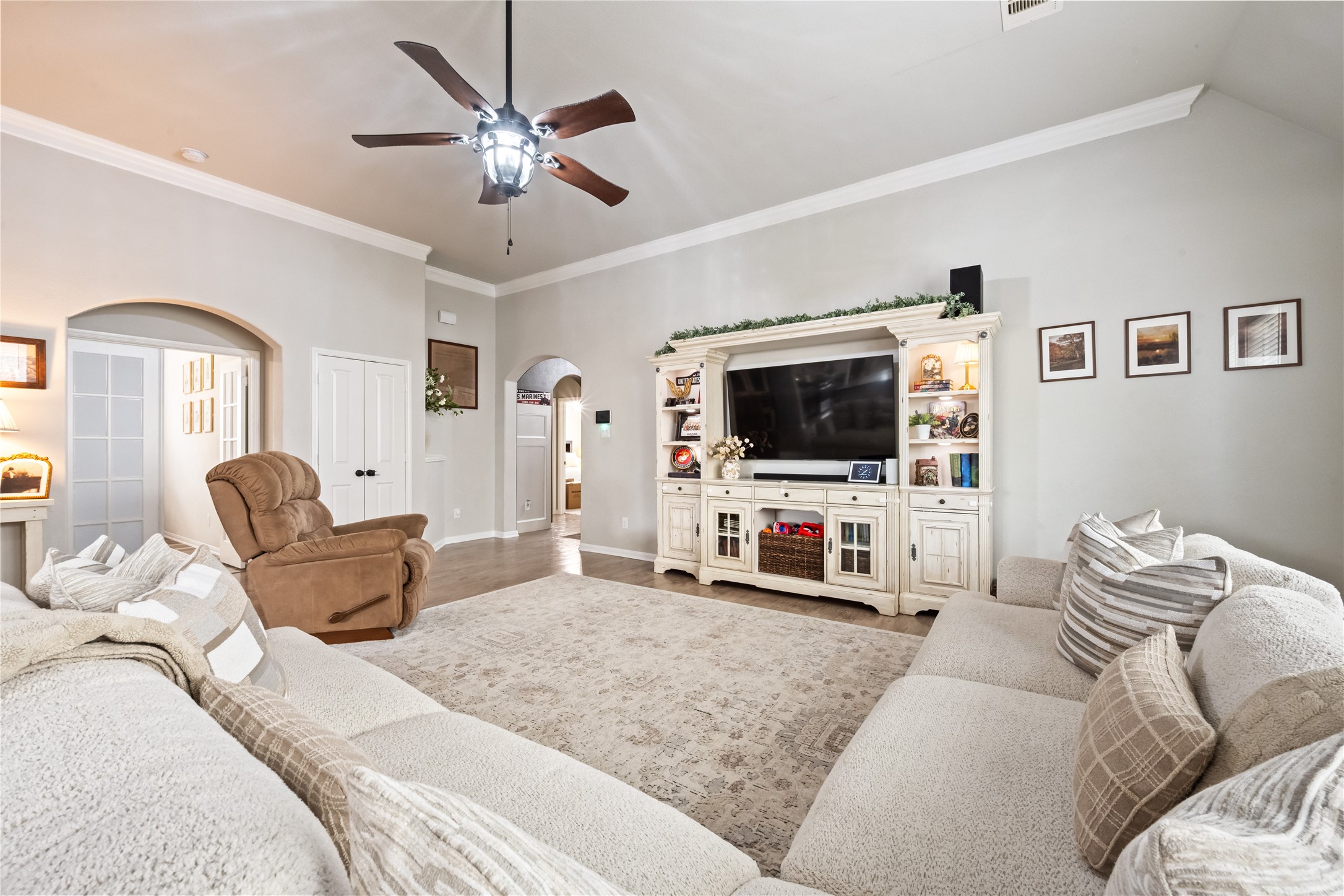 221 Gigi Place, Alvin, TX 77511