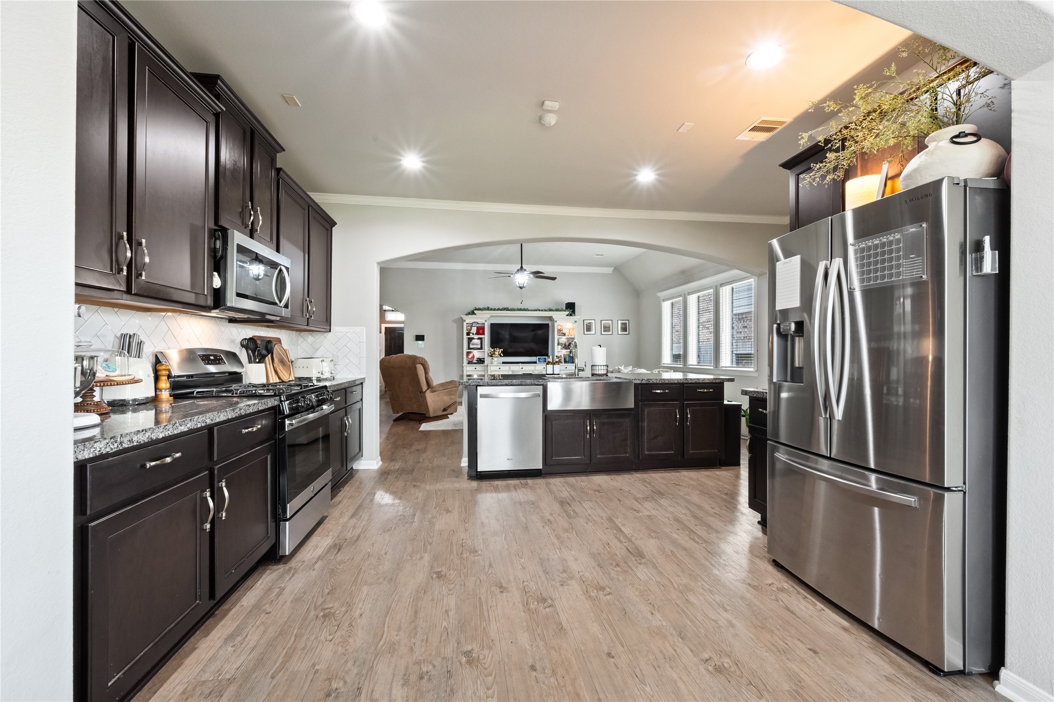 221 Gigi Place, Alvin, TX 77511