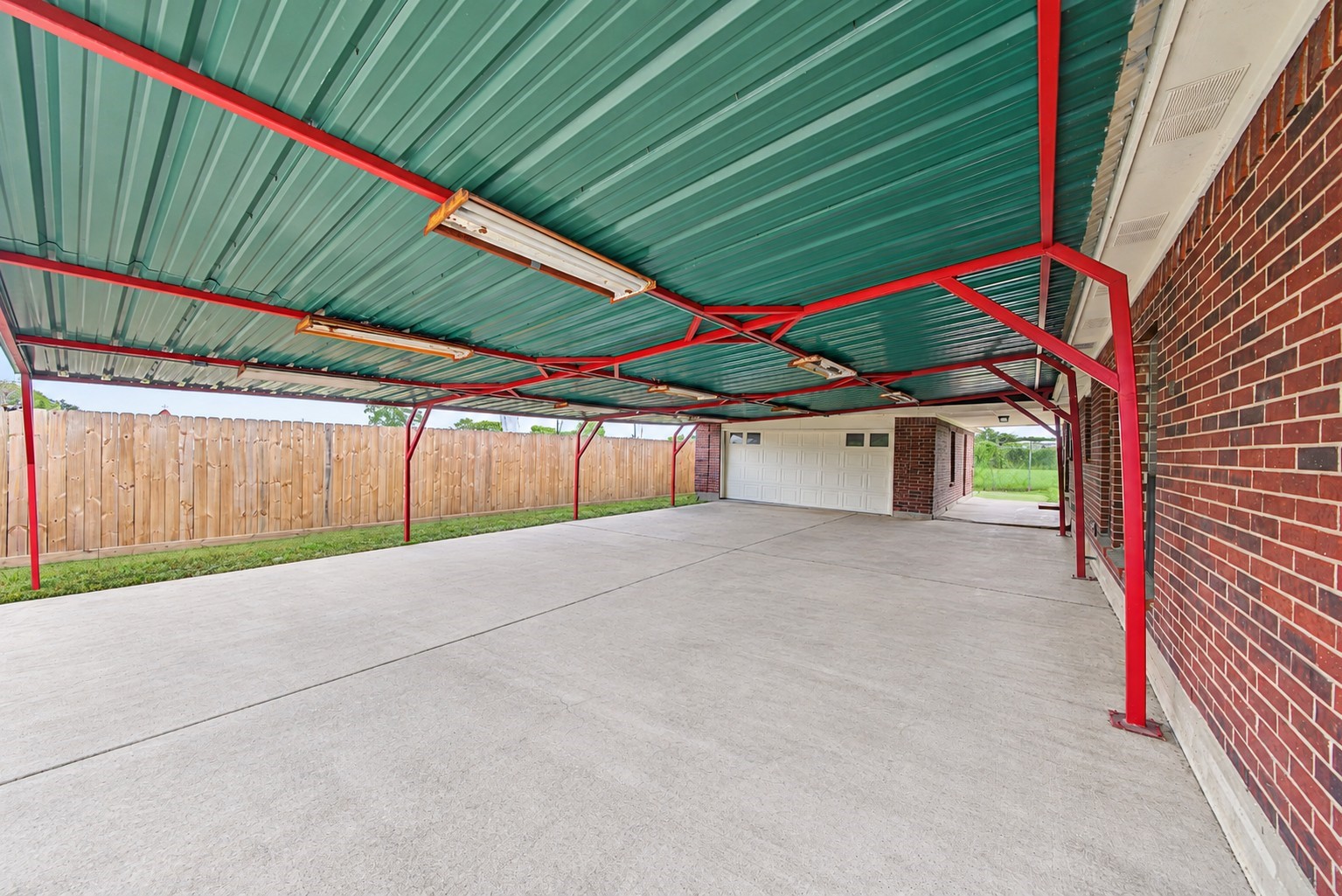 1411 1/2 Guadalupe ST, Stafford, TX 77477